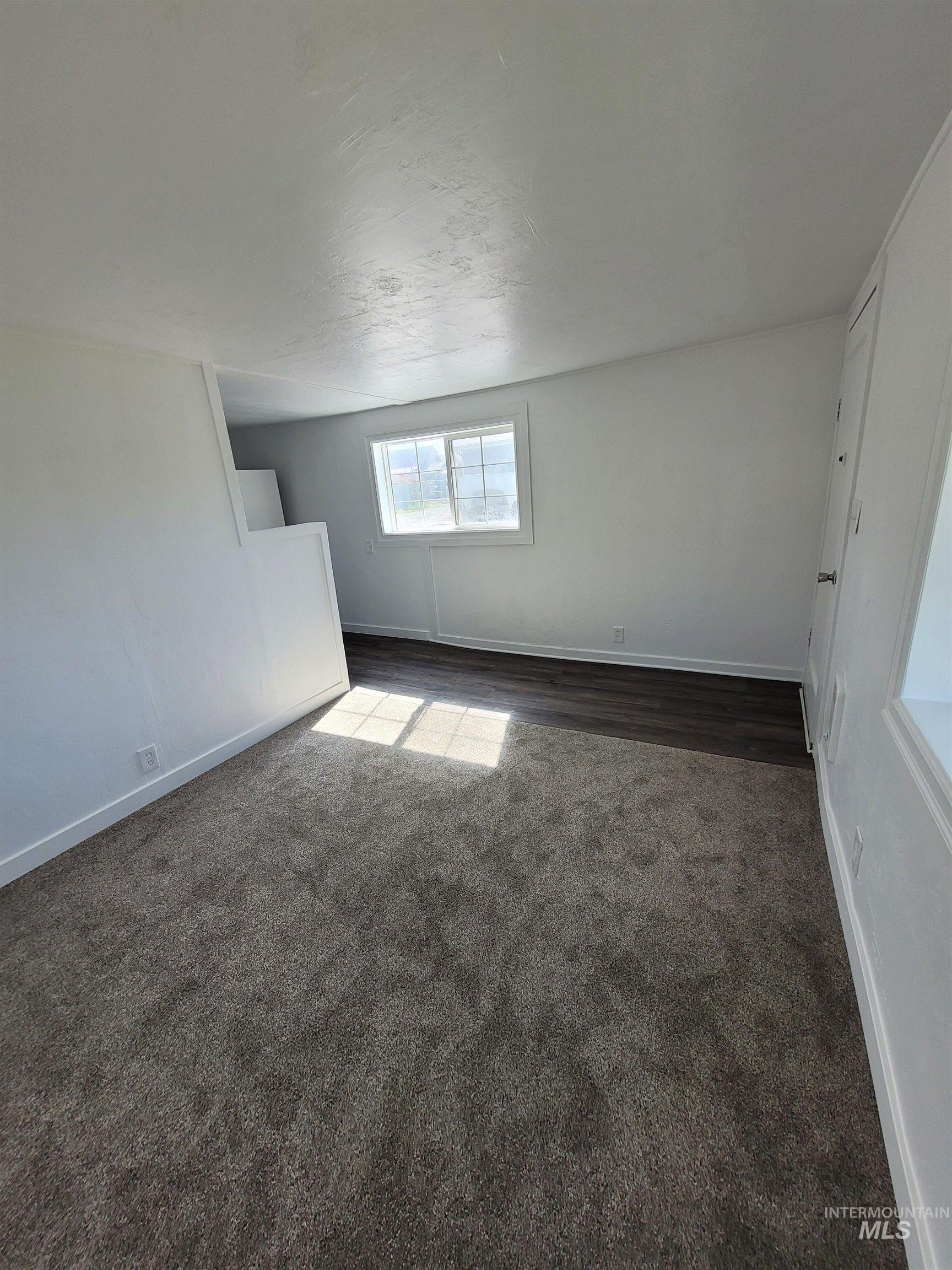 517 12th St Property Photo 11