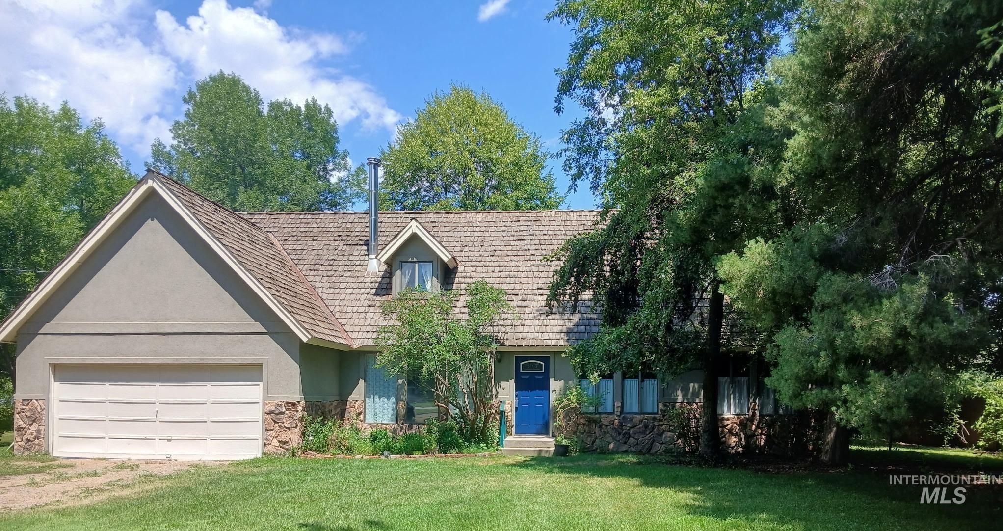 2465 Center Avenue Property Photo 1