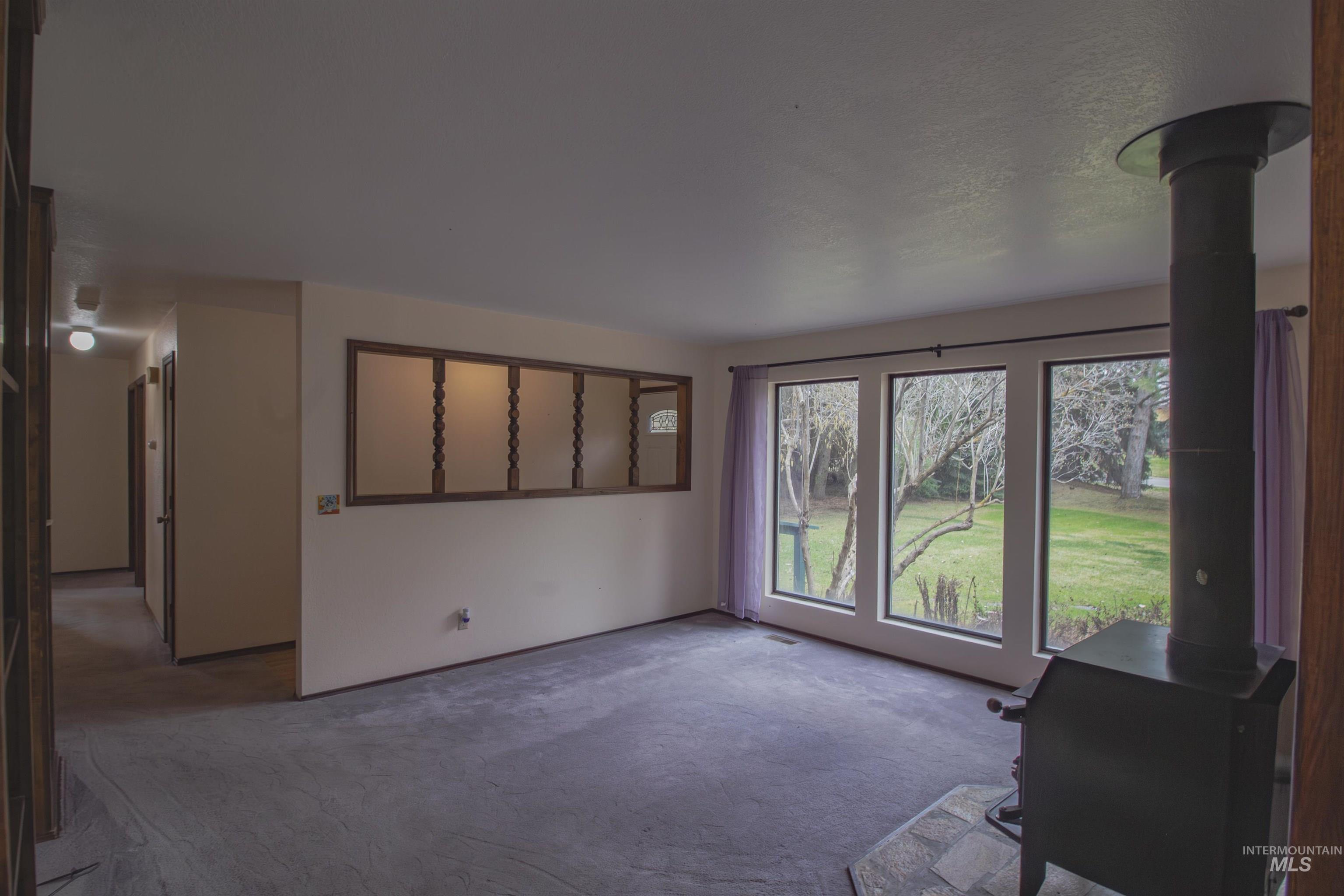 2465 Center Avenue Property Photo 5