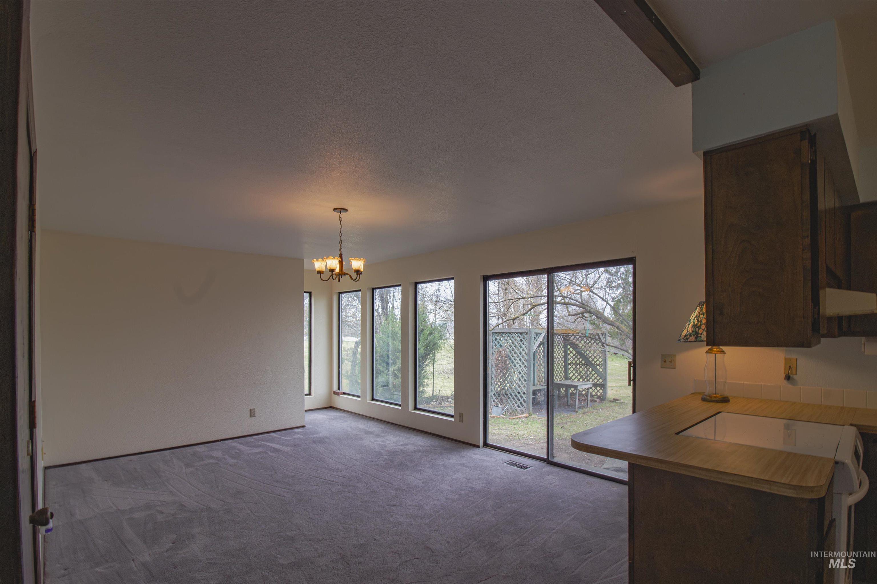 2465 Center Avenue Property Photo 6