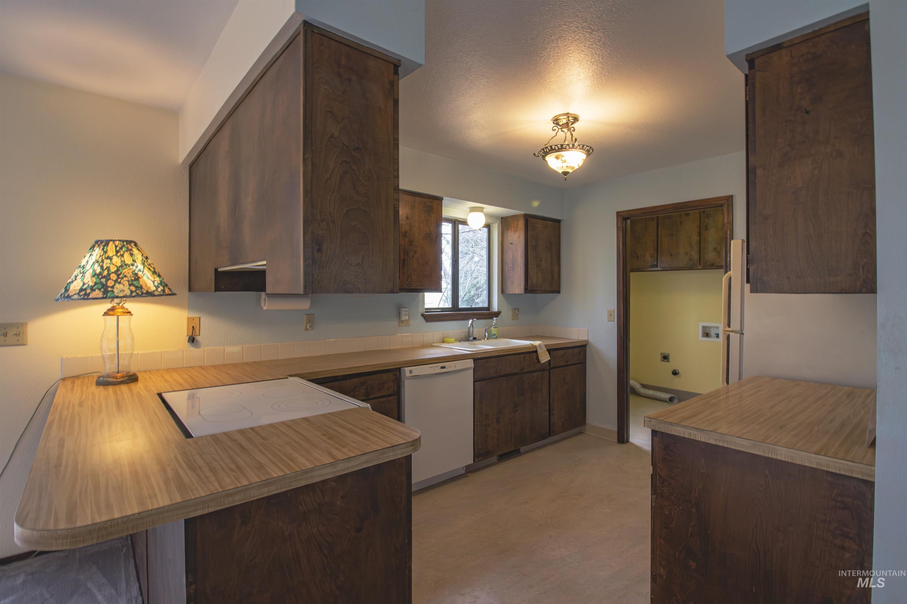 2465 Center Avenue Property Photo 7