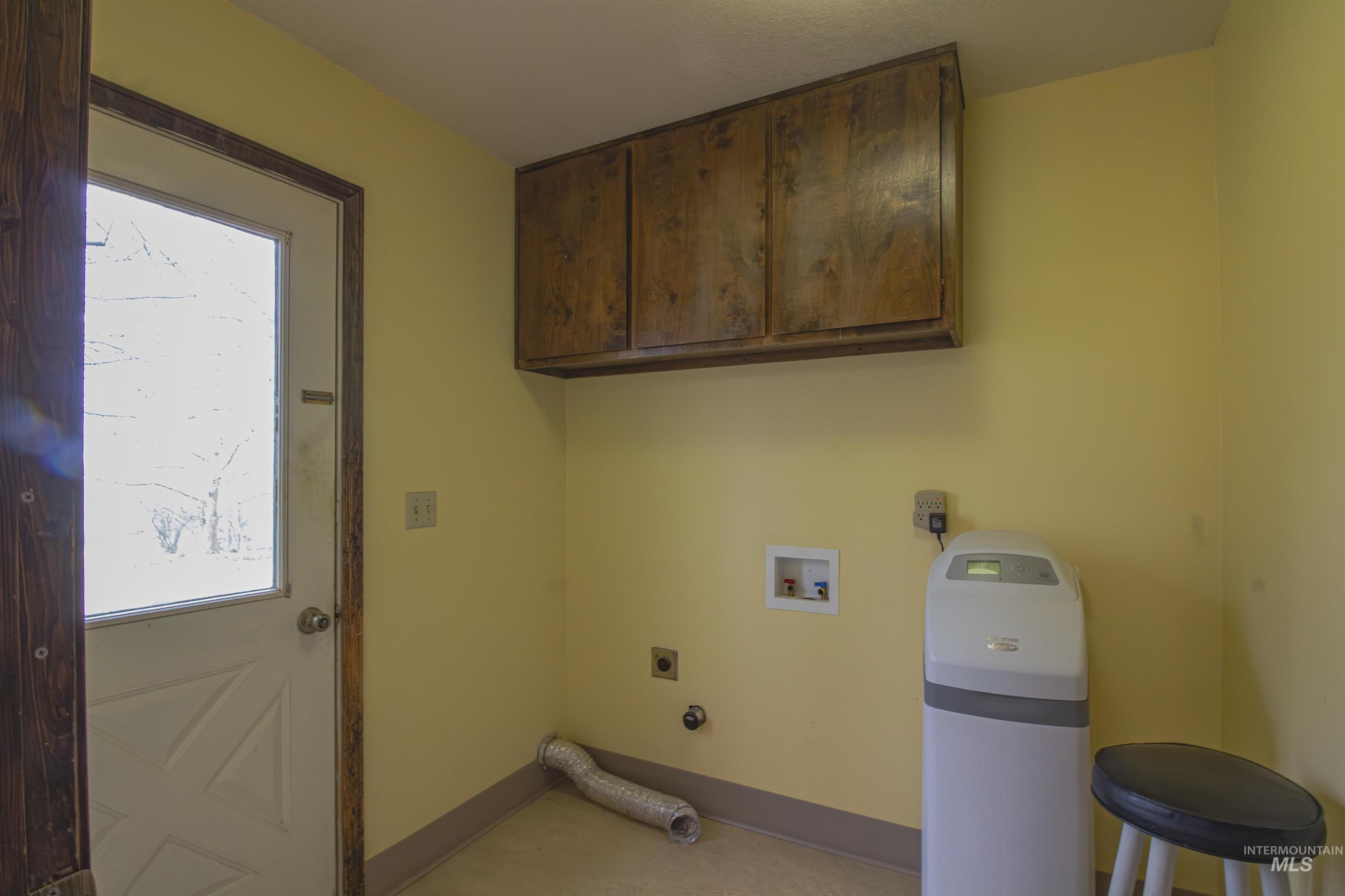 2465 Center Avenue Property Photo 9