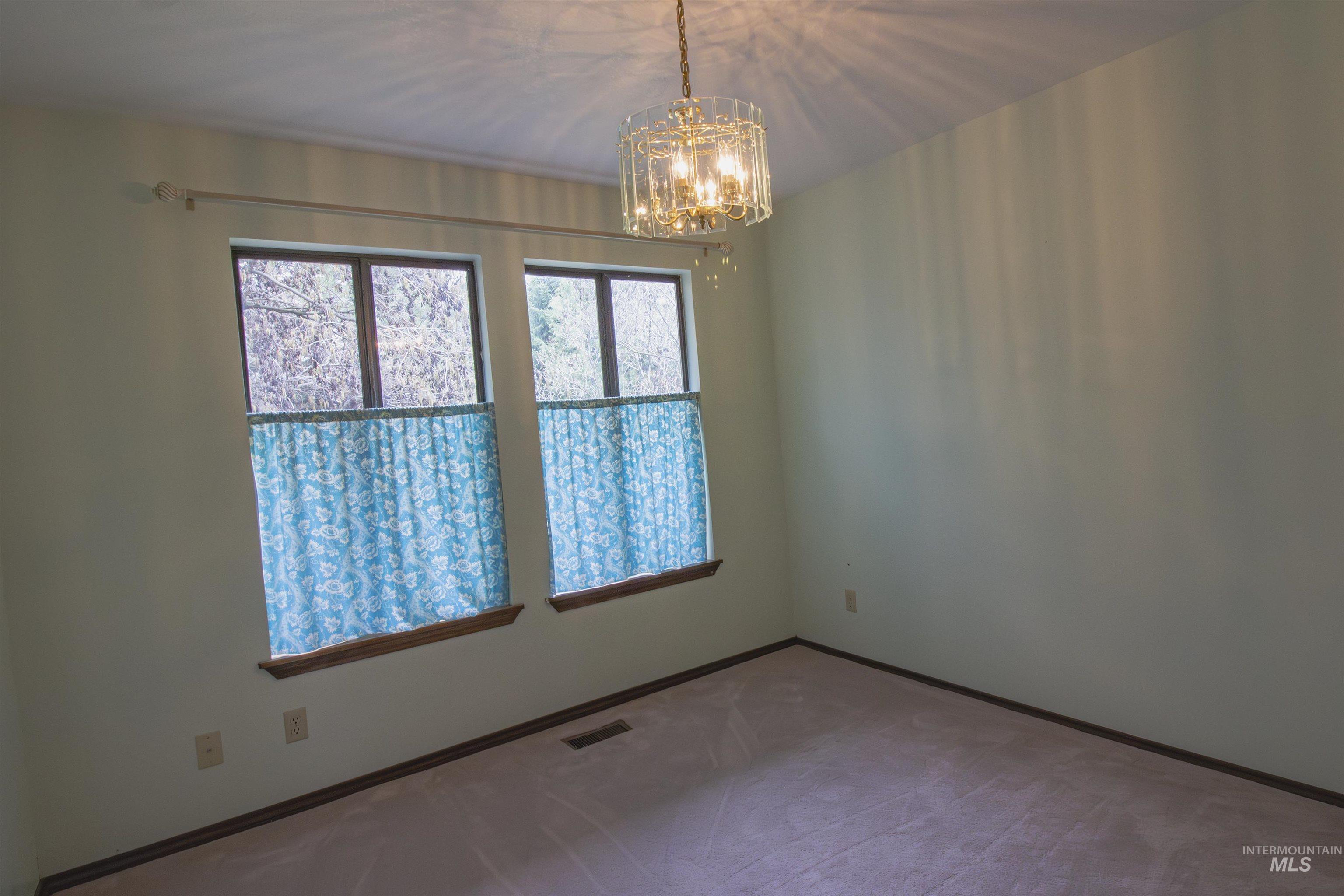 2465 Center Avenue Property Photo 10