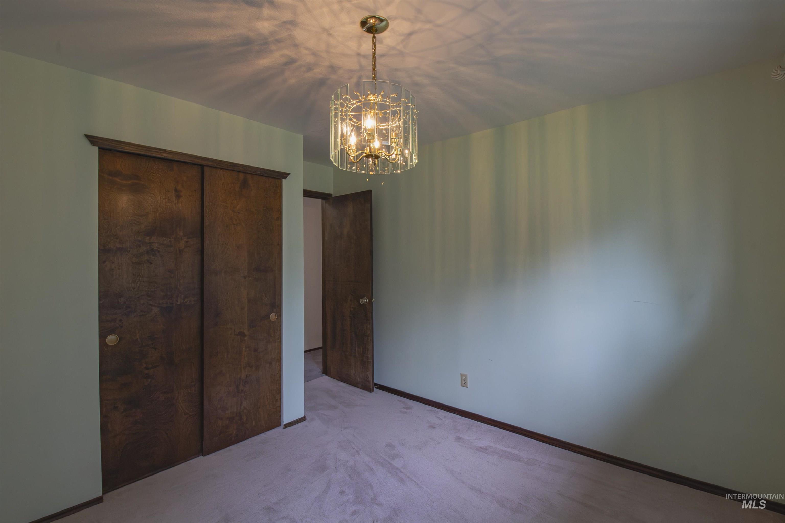 2465 Center Avenue Property Photo 11