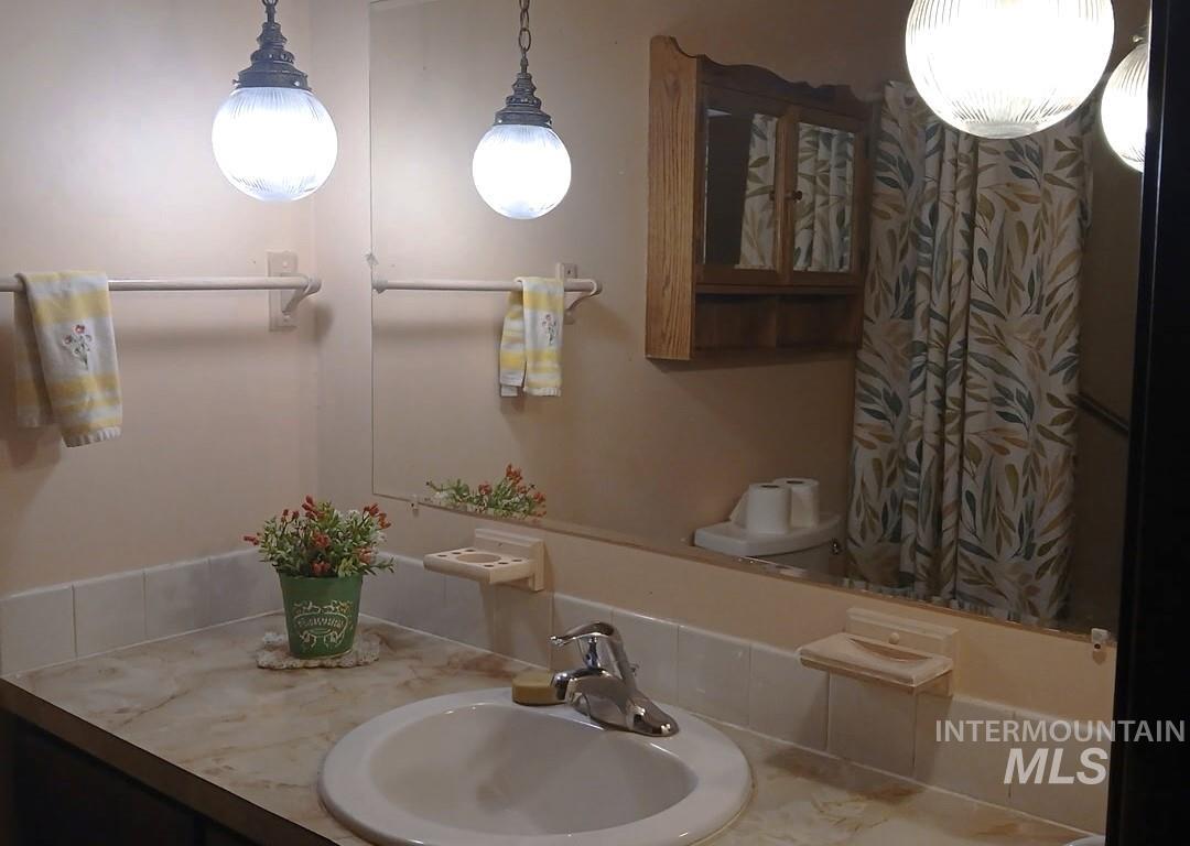 2465 Center Avenue Property Photo 13