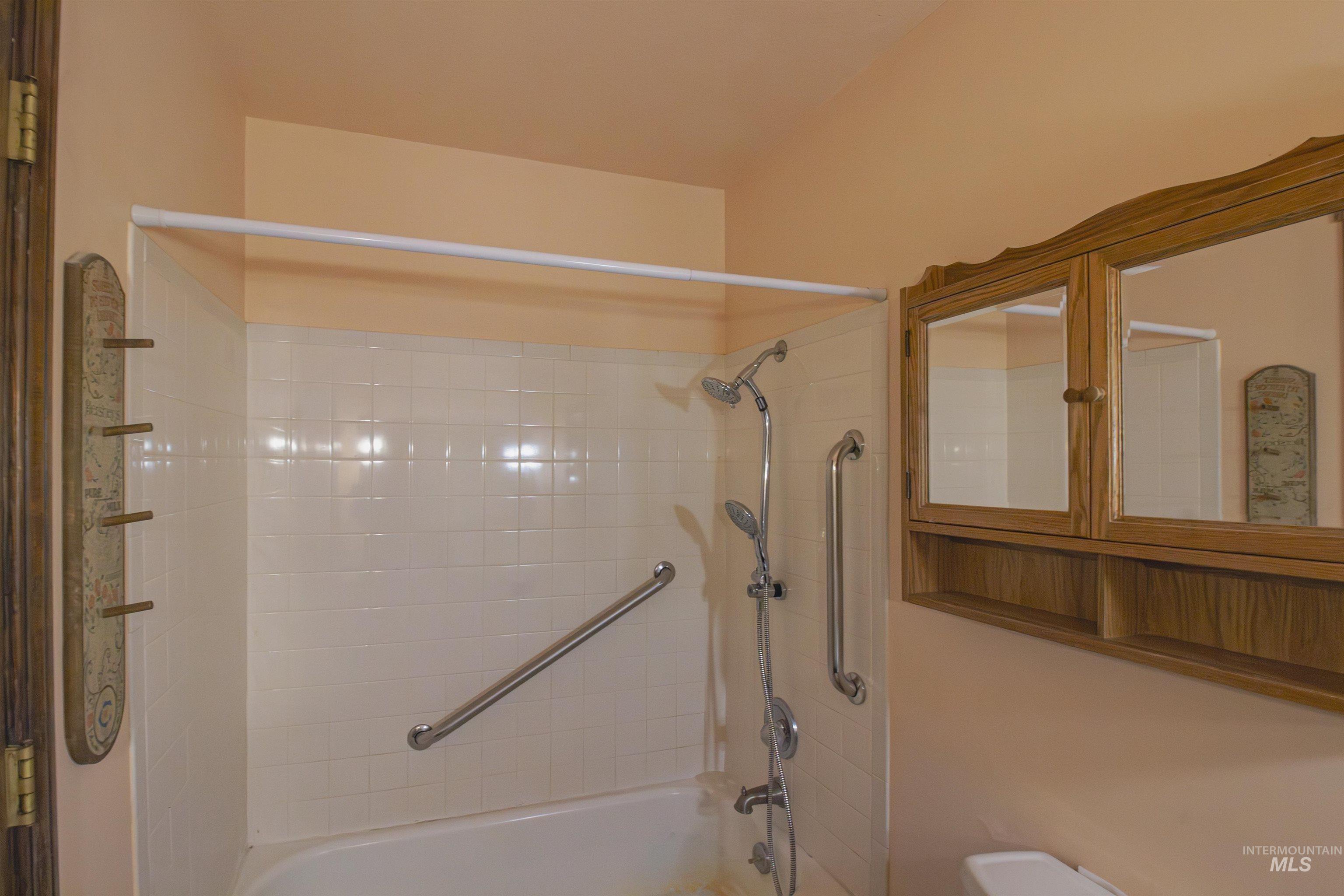 2465 Center Avenue Property Photo 14