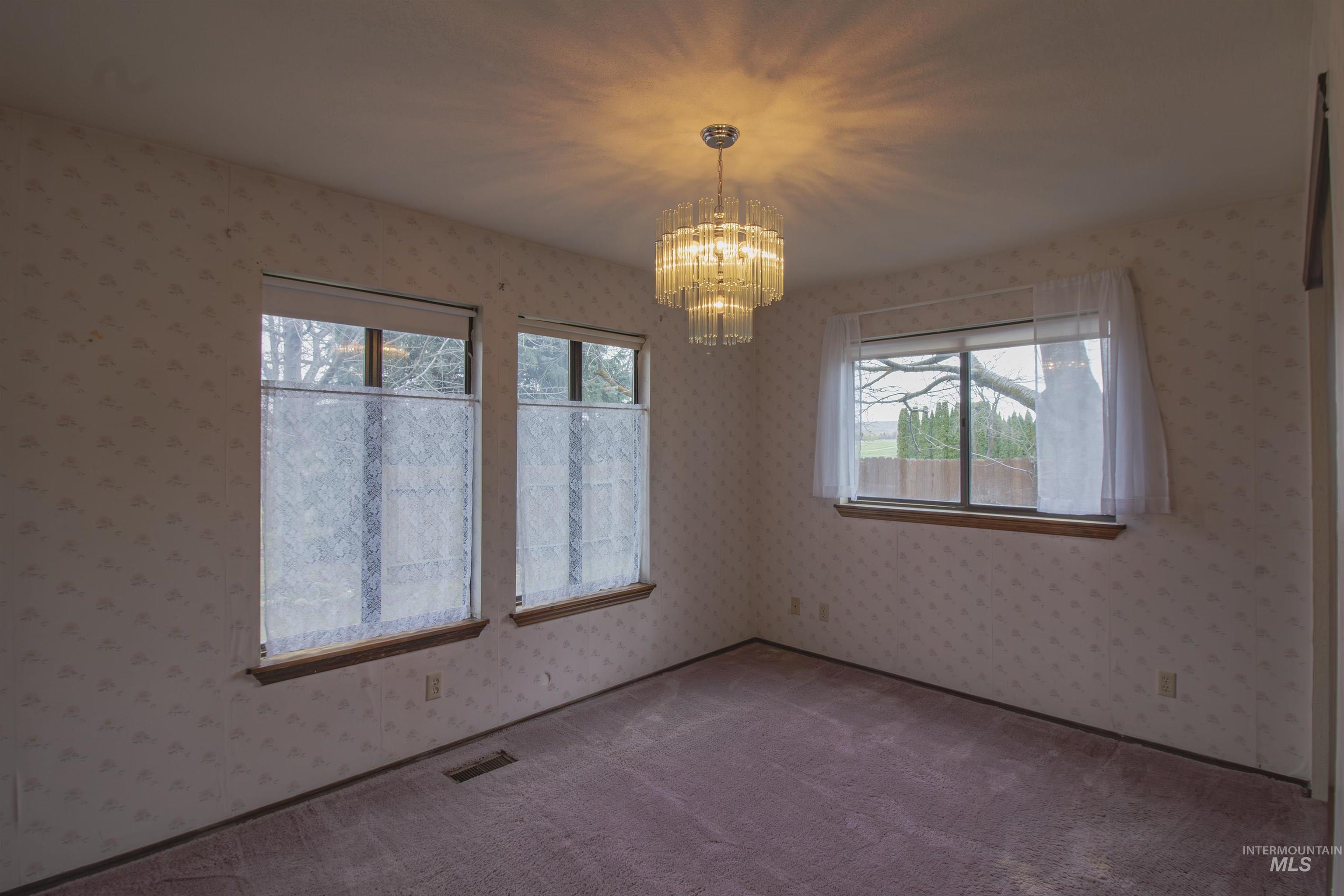 2465 Center Avenue Property Photo 17