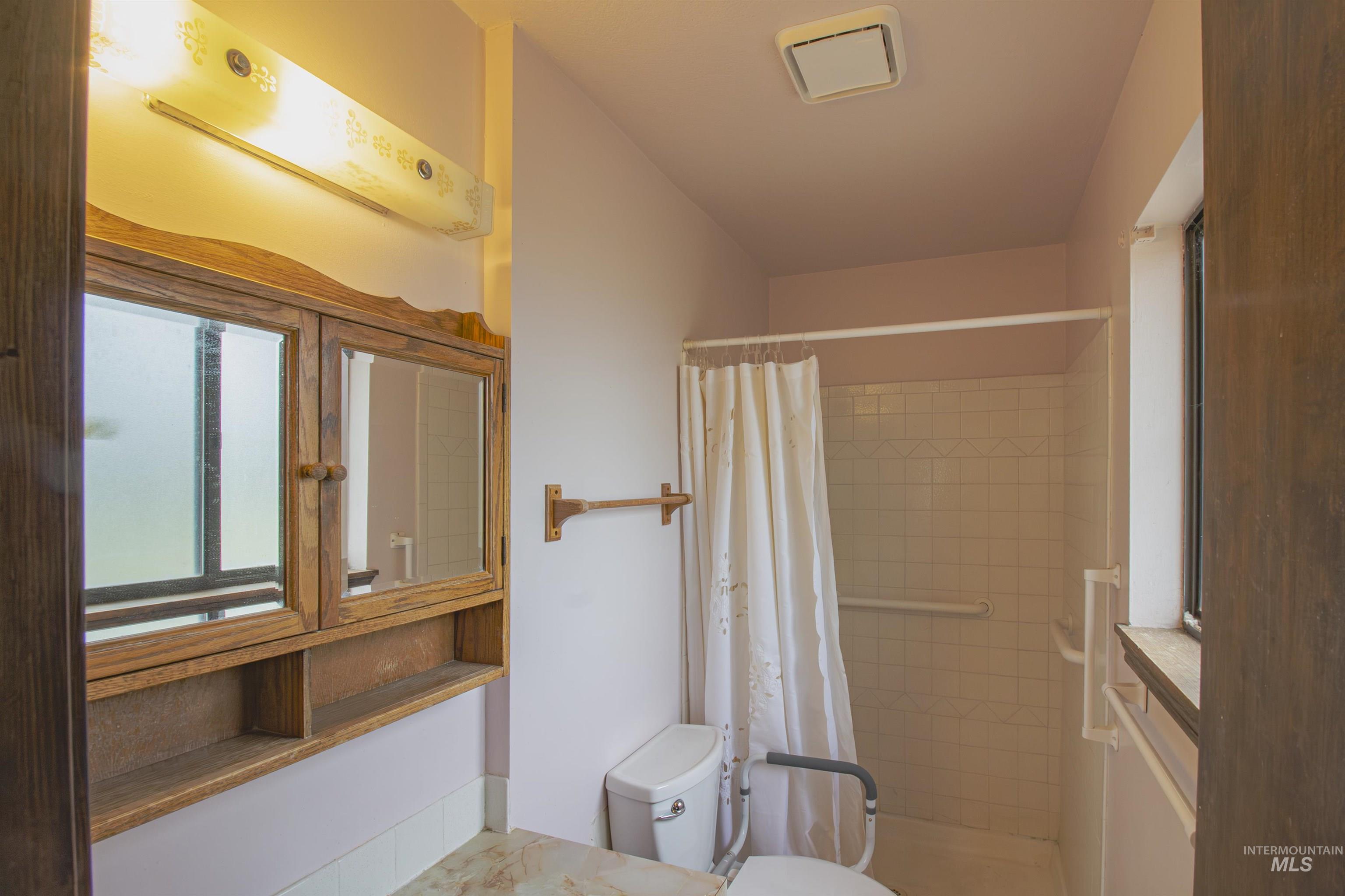 2465 Center Avenue Property Photo 19