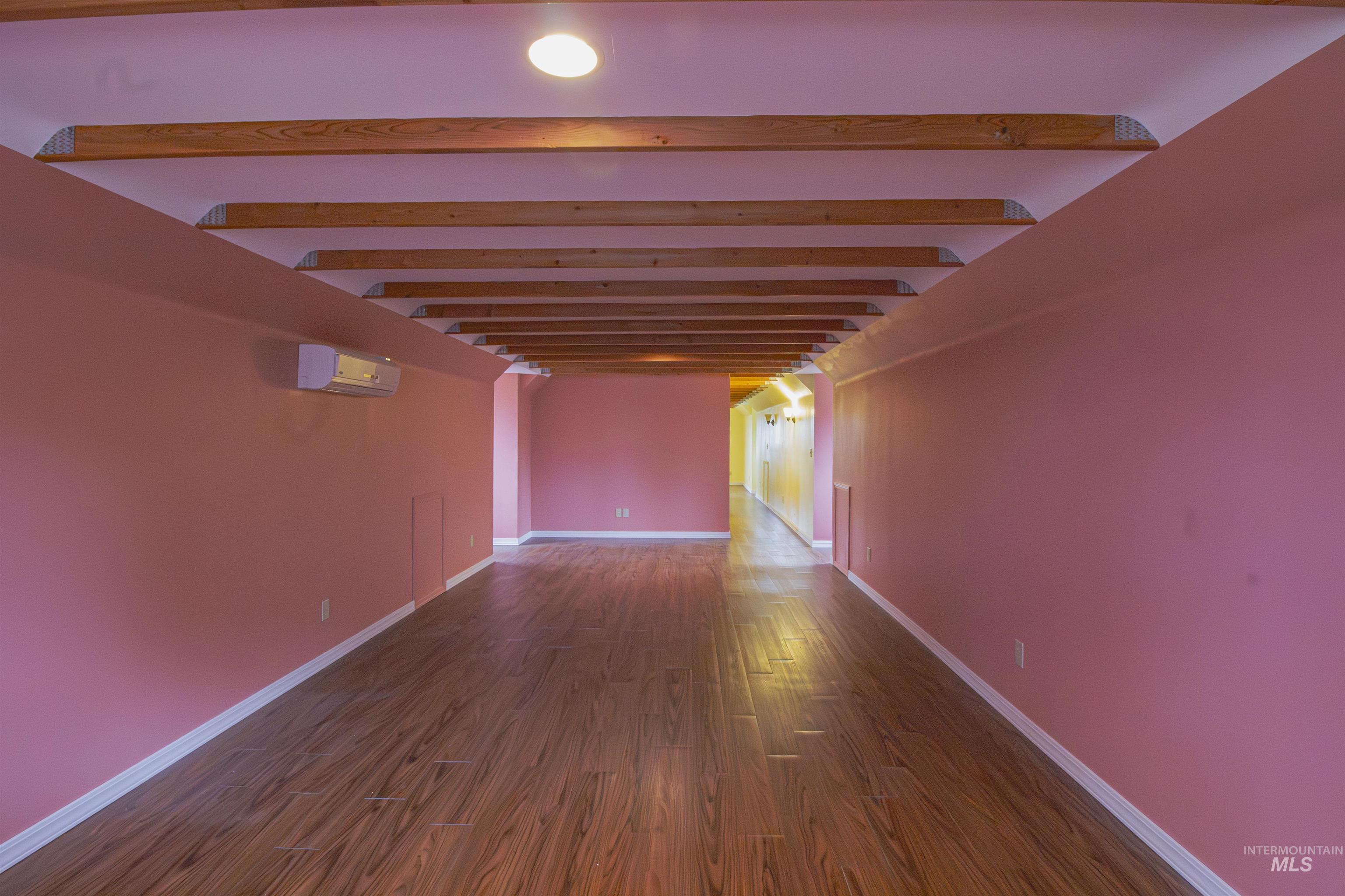 2465 Center Avenue Property Photo 20