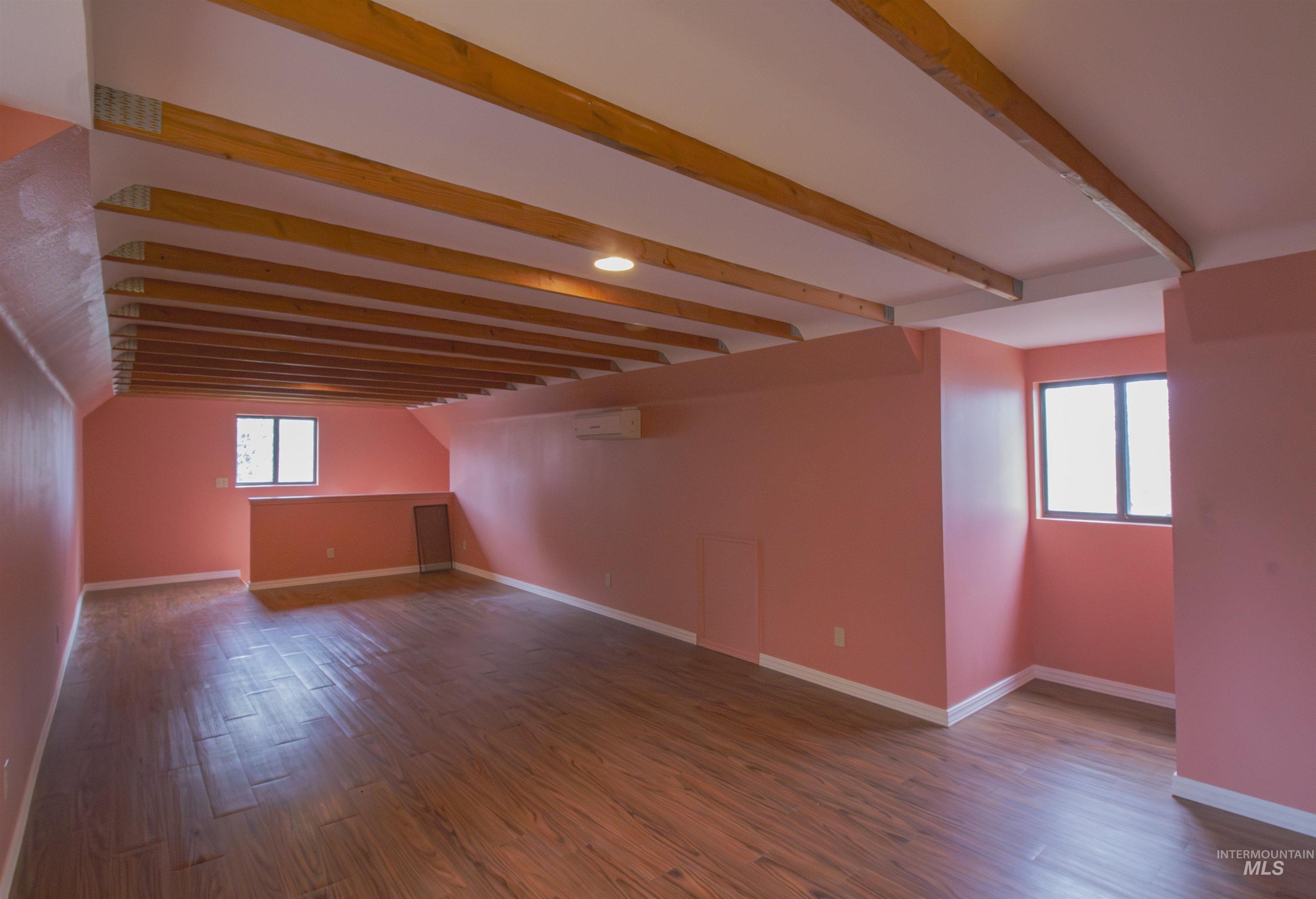 2465 Center Avenue Property Photo 21