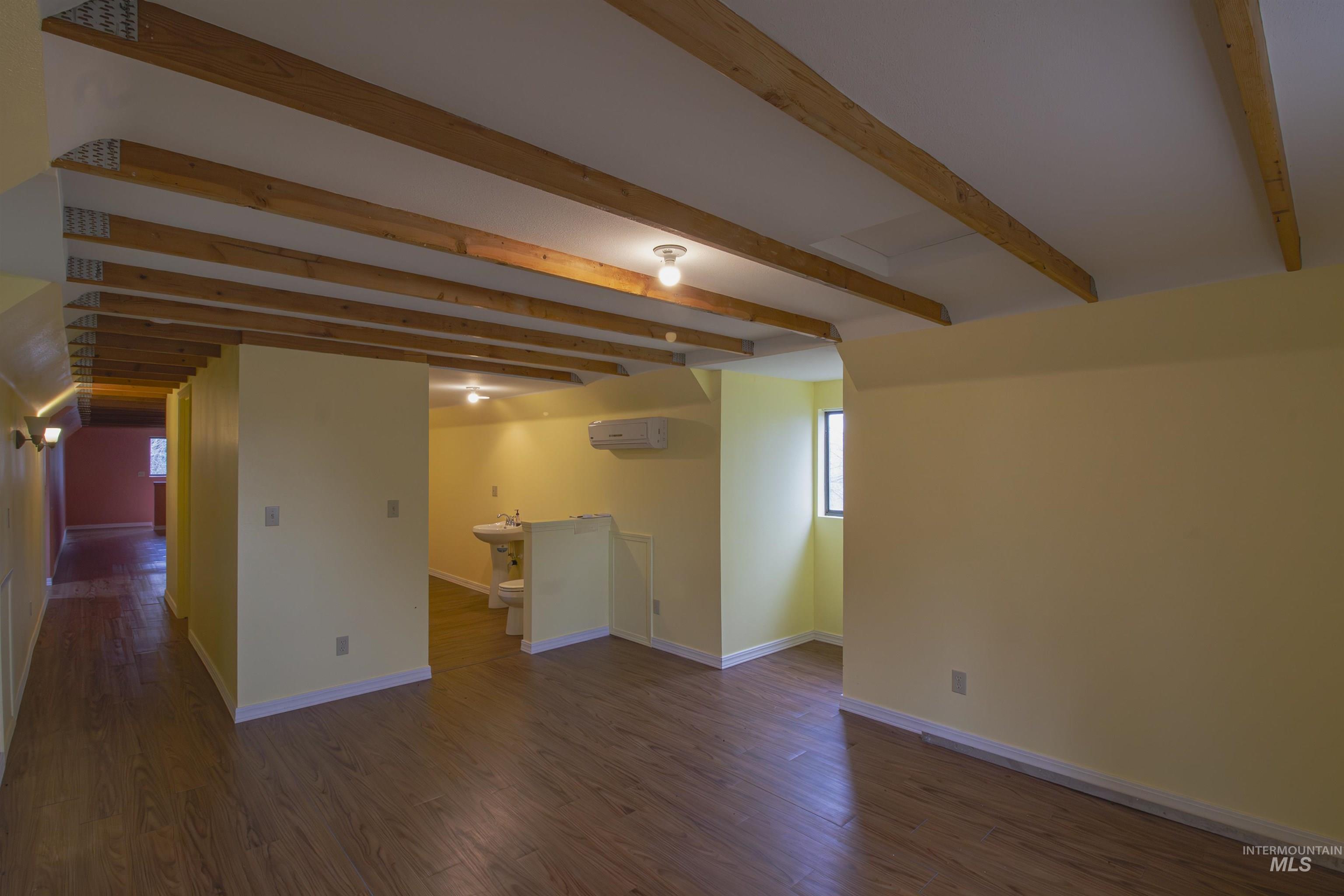 2465 Center Avenue Property Photo 23