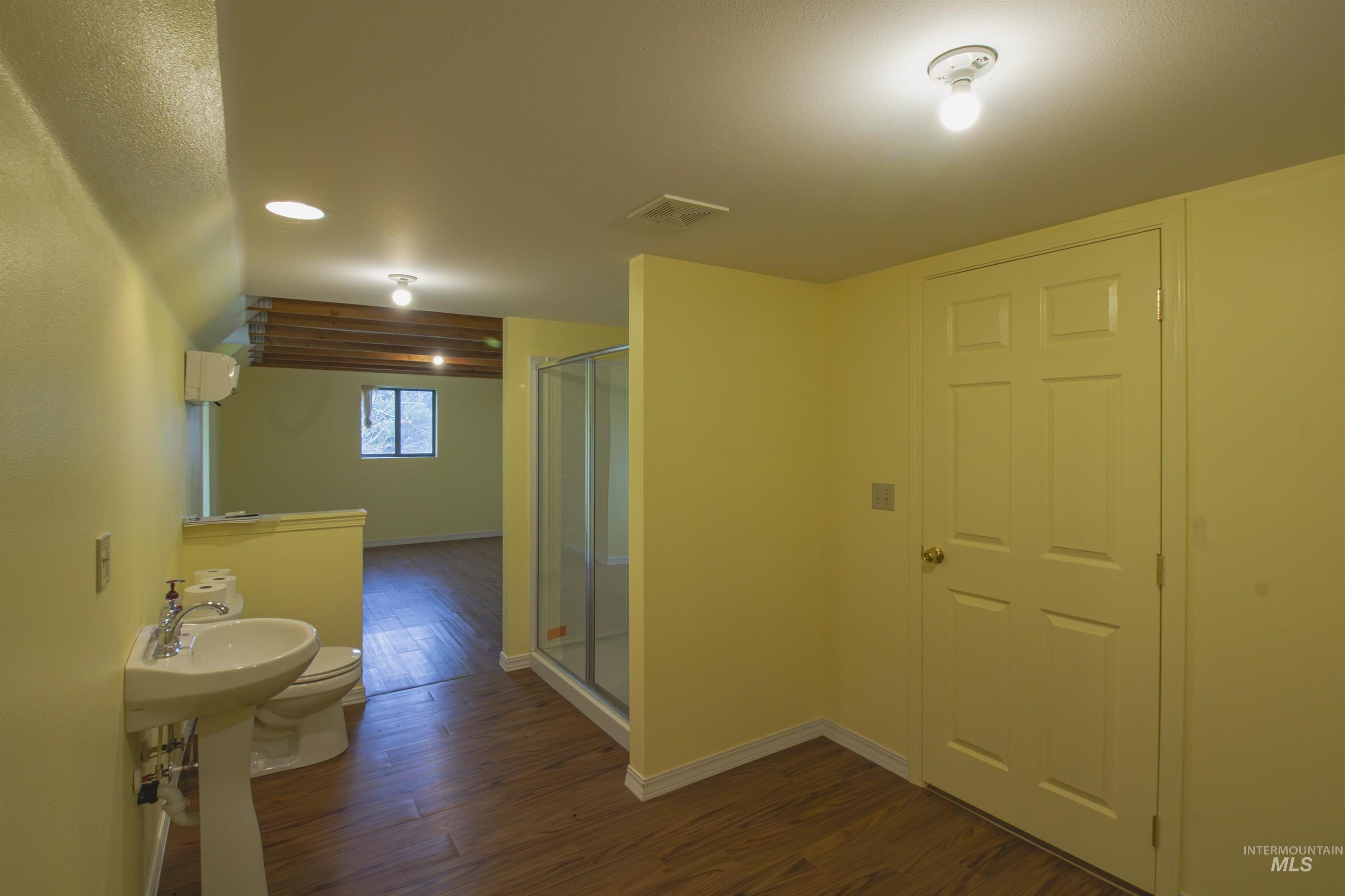 2465 Center Avenue Property Photo 24