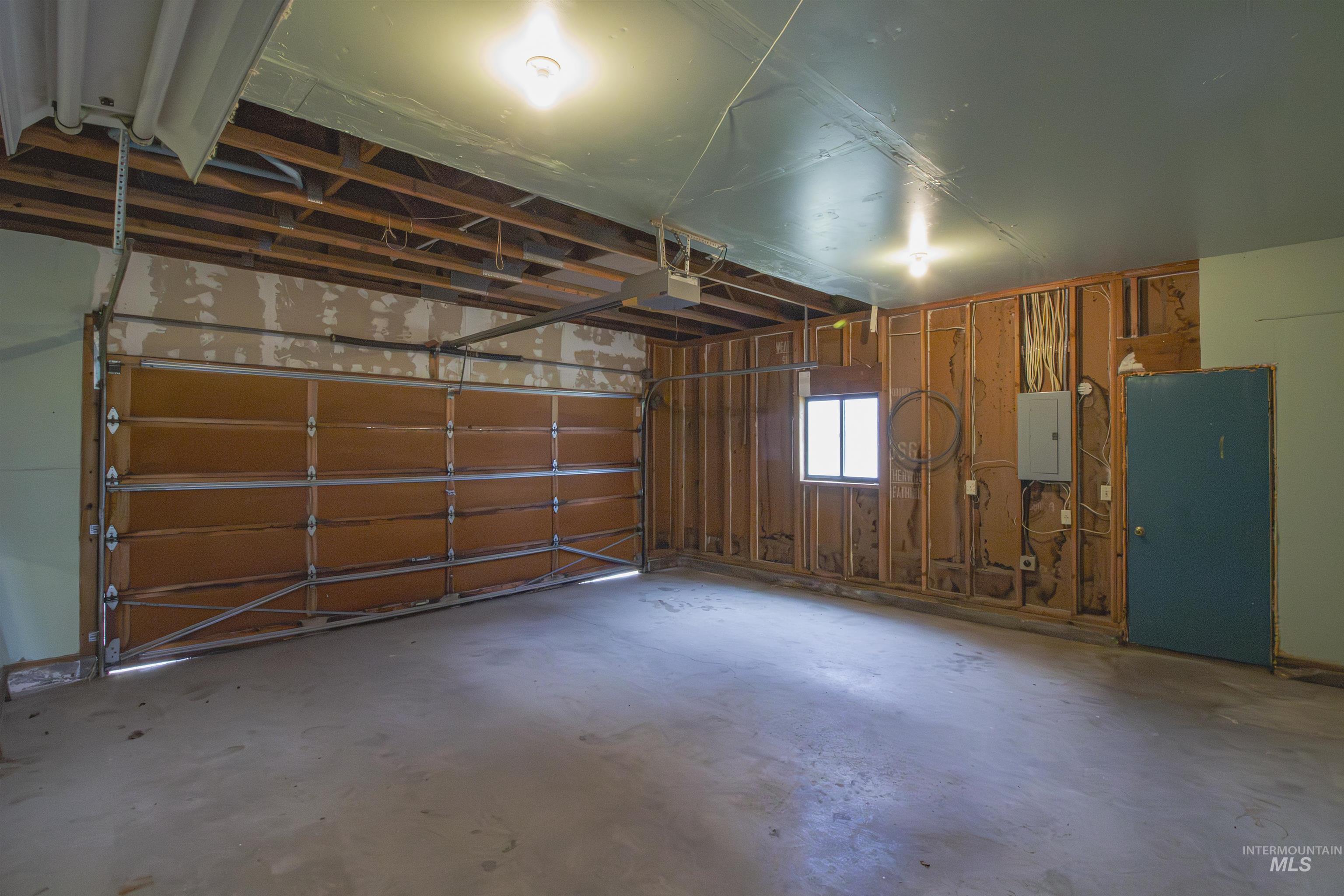 2465 Center Avenue Property Photo 26