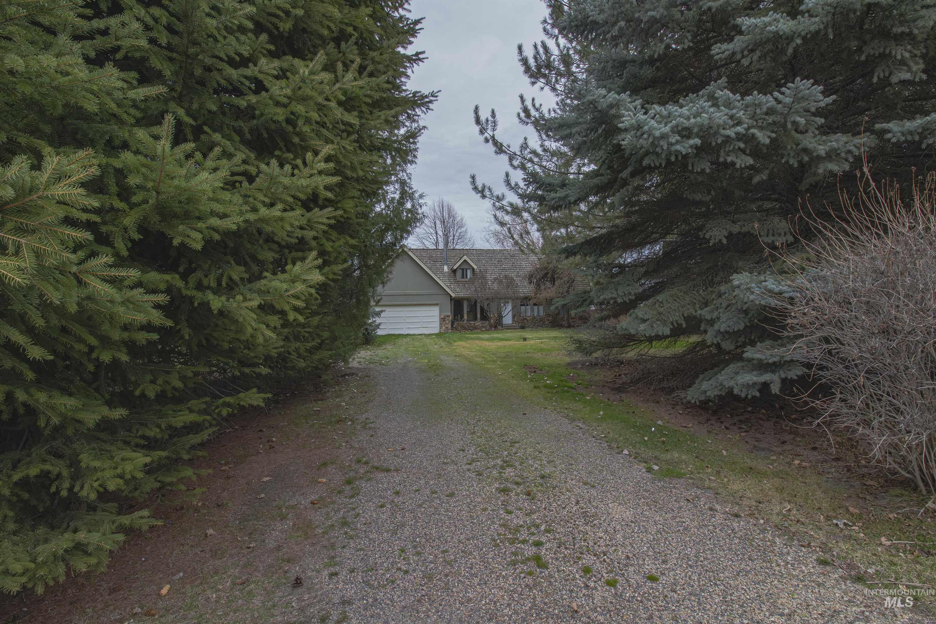 2465 Center Avenue Property Photo 37