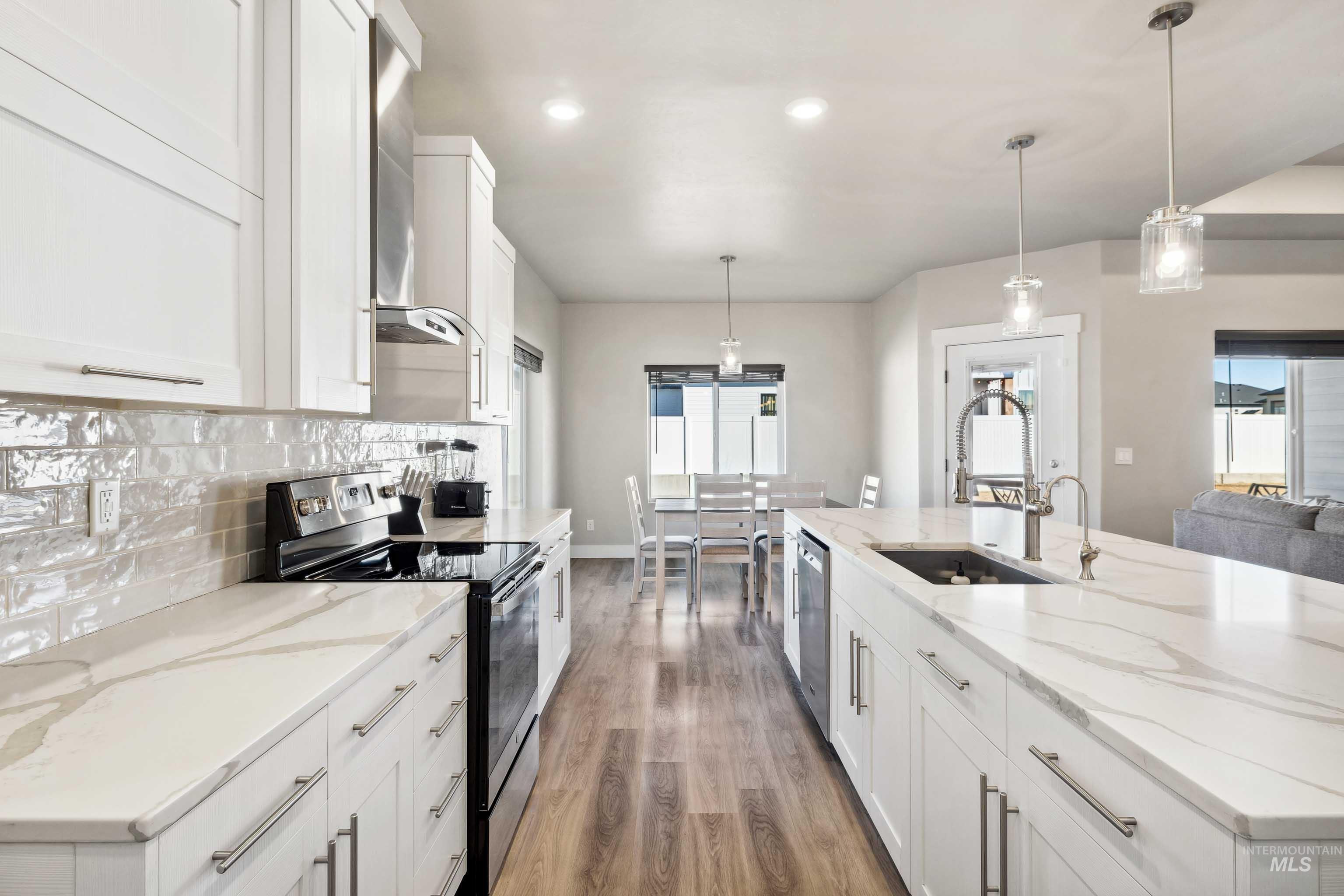 704 Midnight Sun Loop Property Photo 8