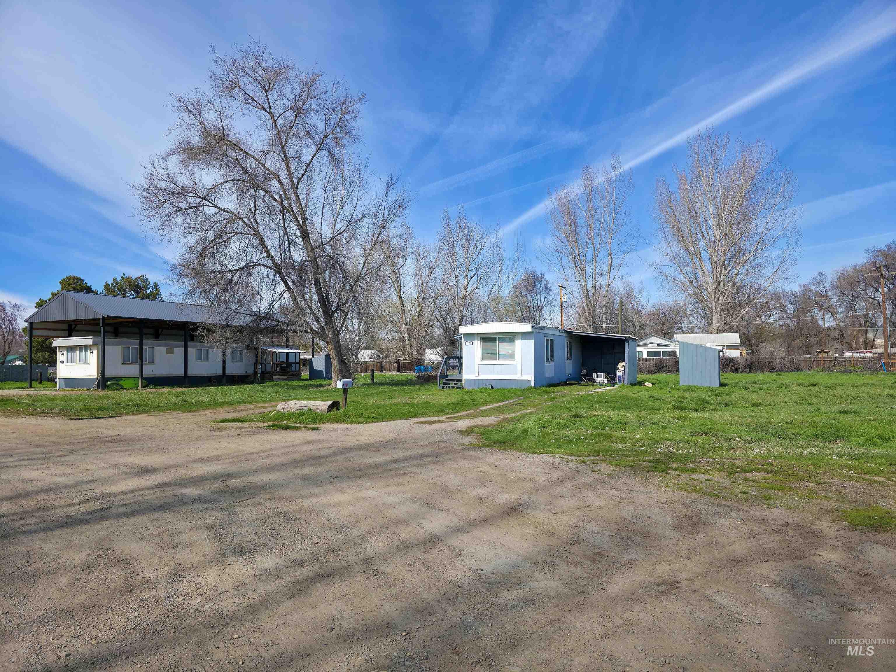 1116 & 1126 E Washington St Property Photo 1
