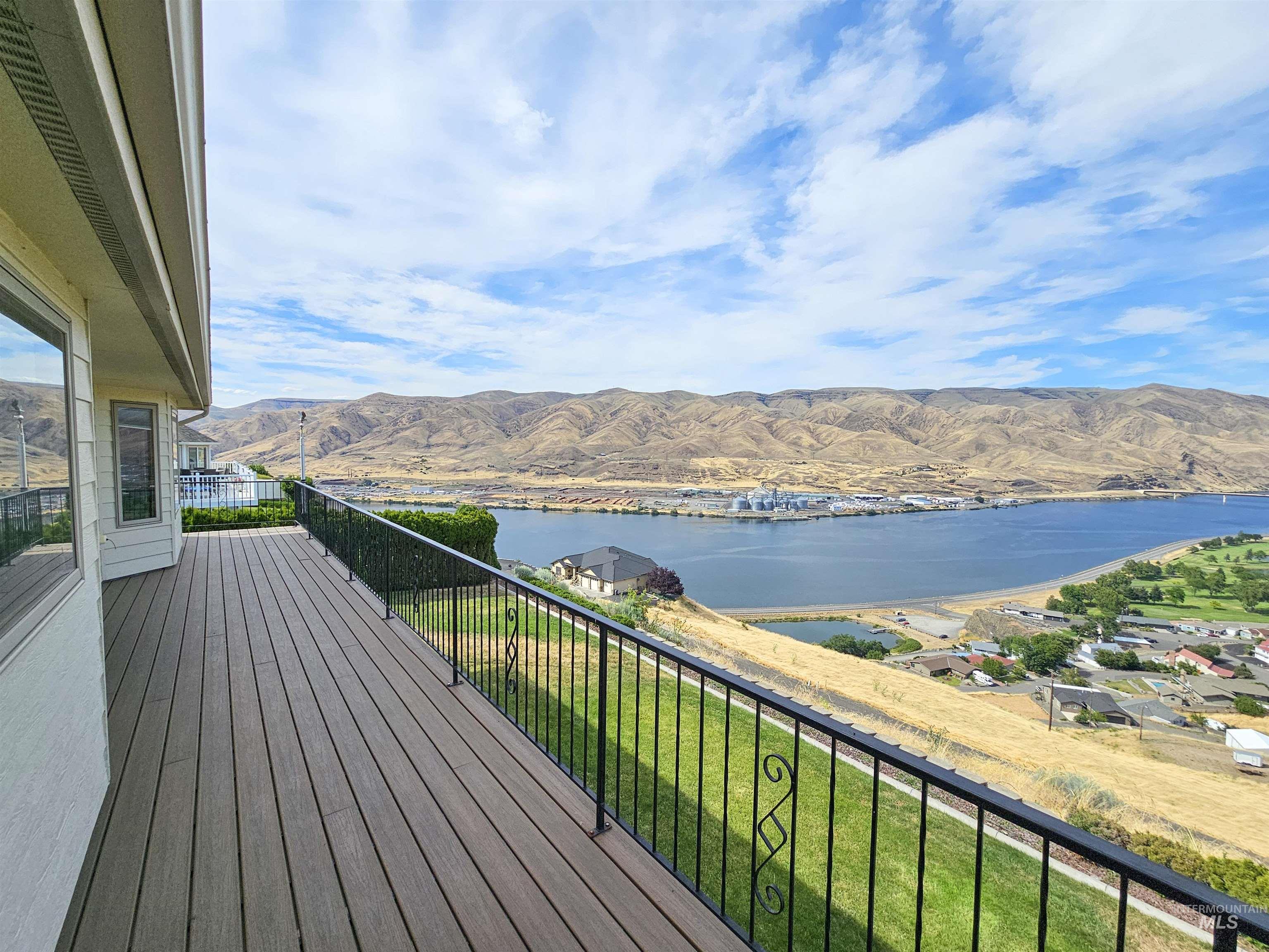 2530 Valleyview Drive Property Photo 3