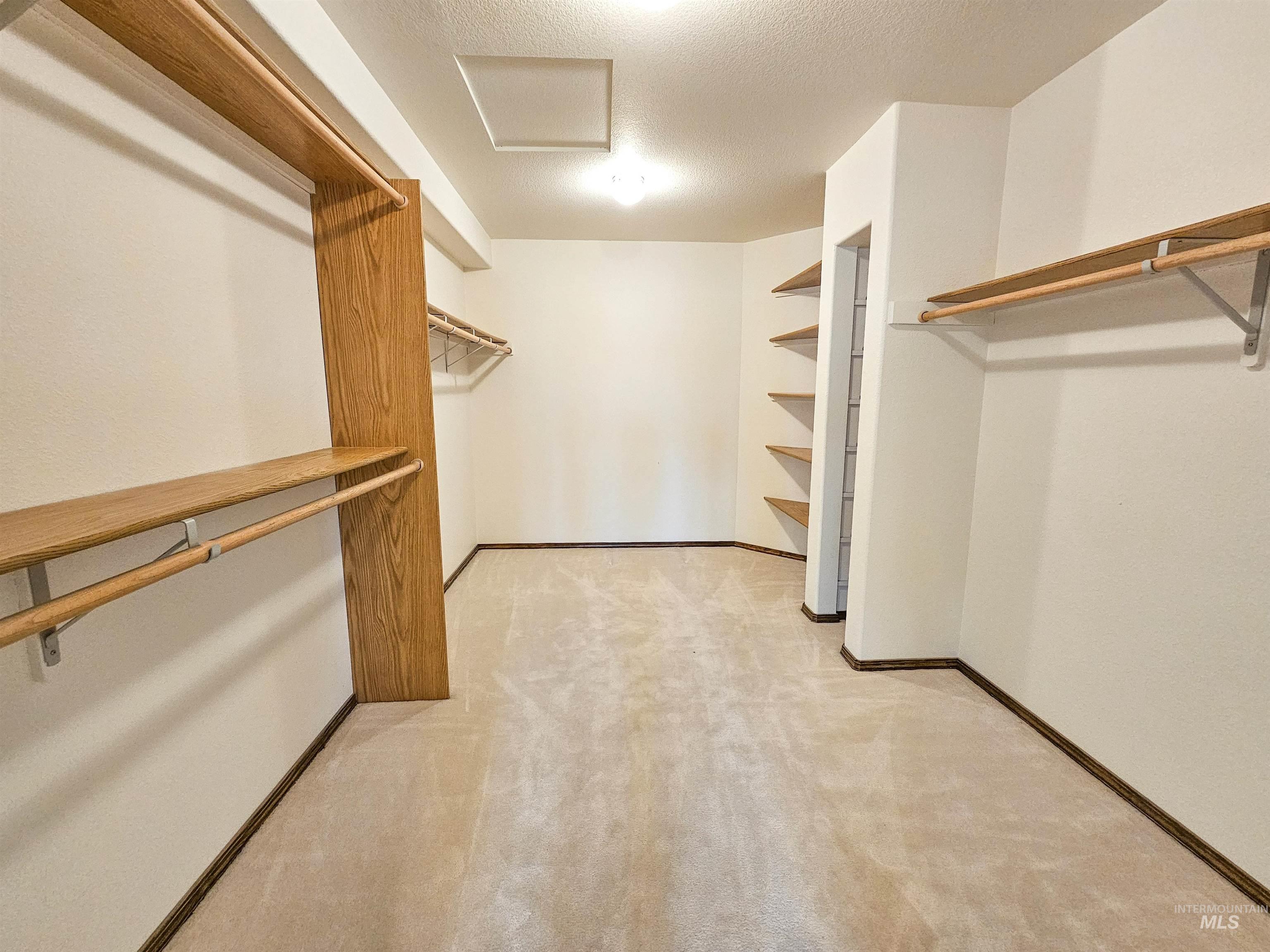 2530 Valleyview Drive Property Photo 19