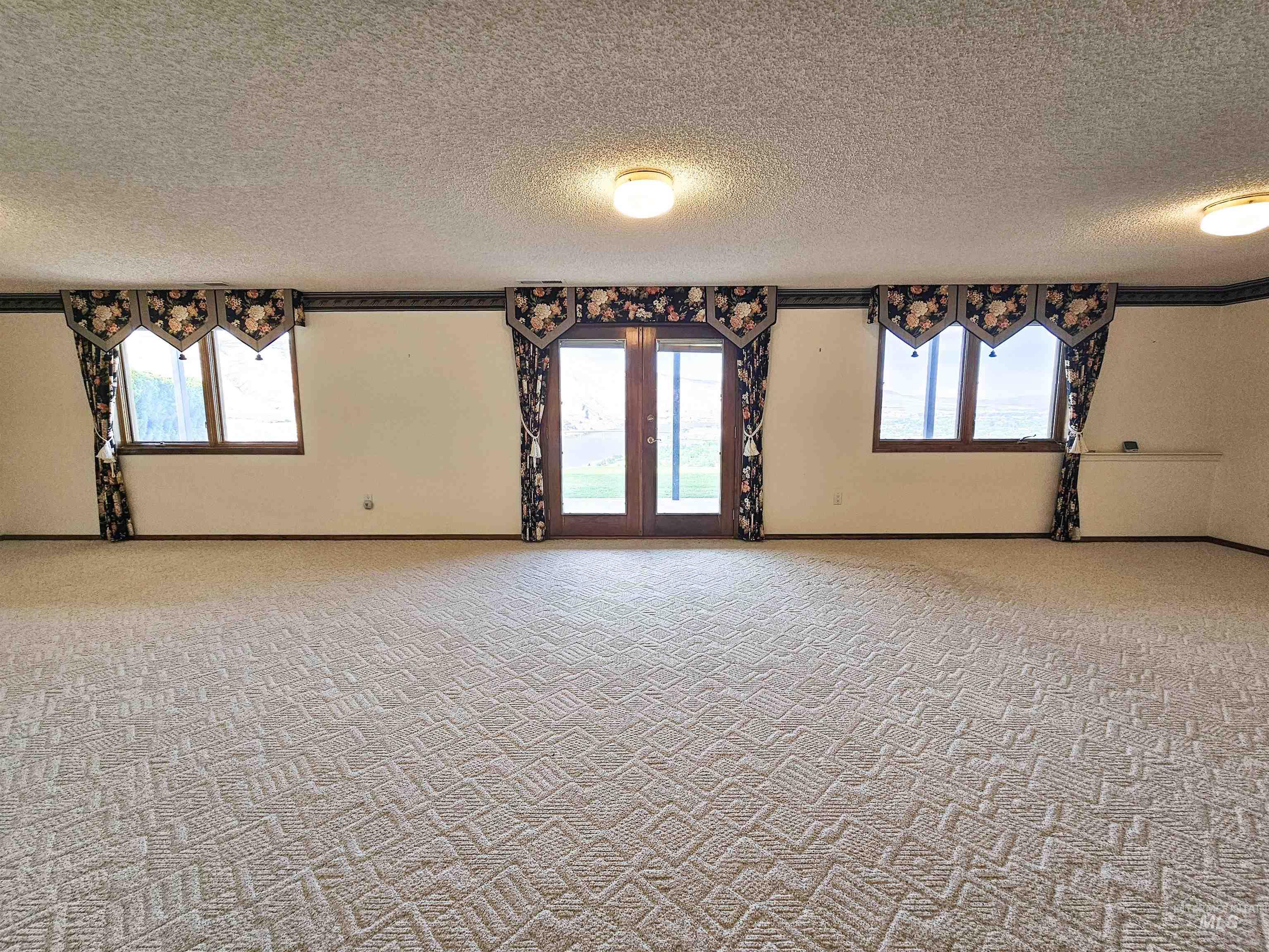 2530 Valleyview Drive Property Photo 25