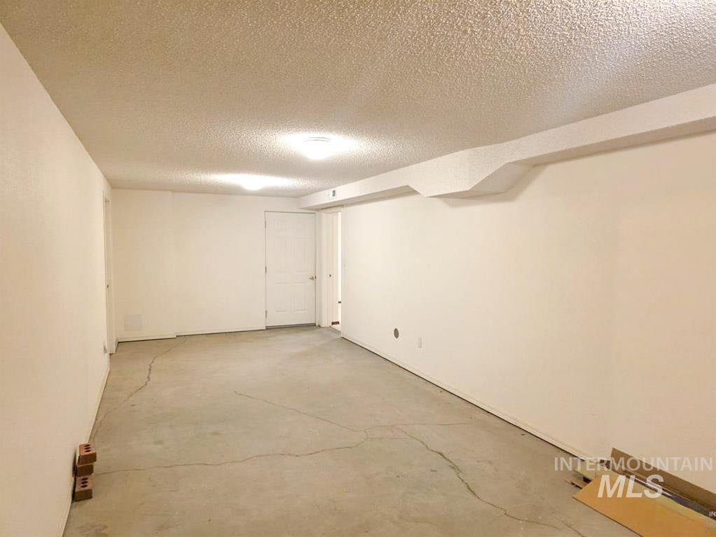 2530 Valleyview Drive Property Photo 33