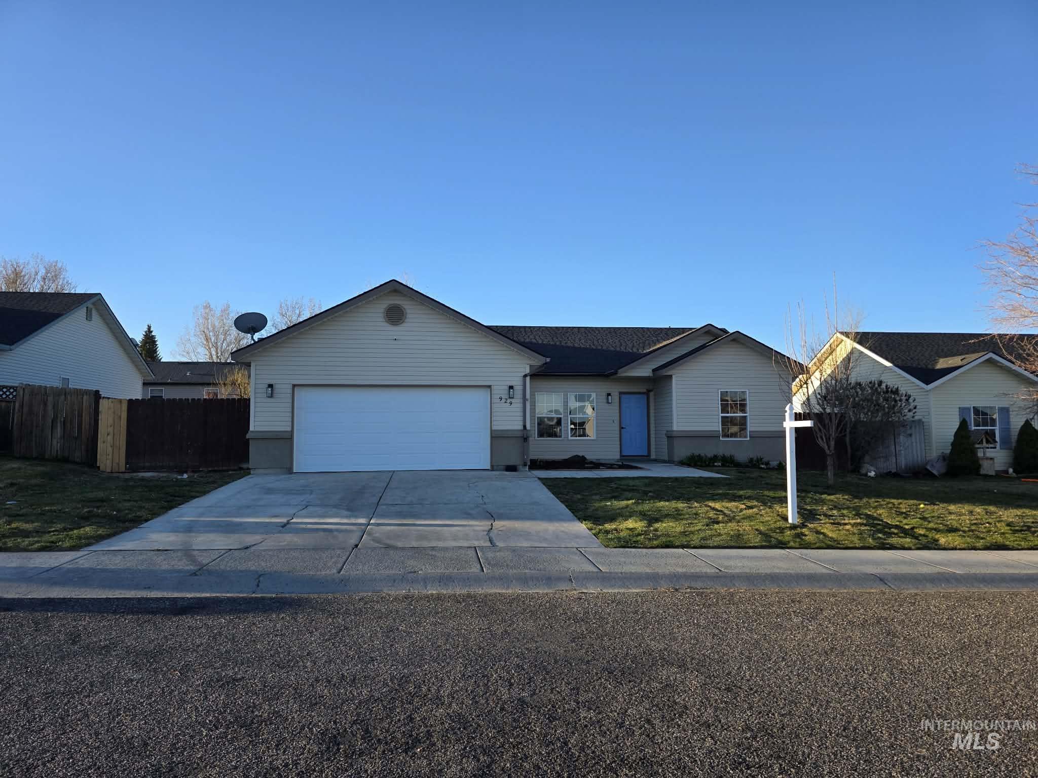 929 22ND AVE E Property Photo 1