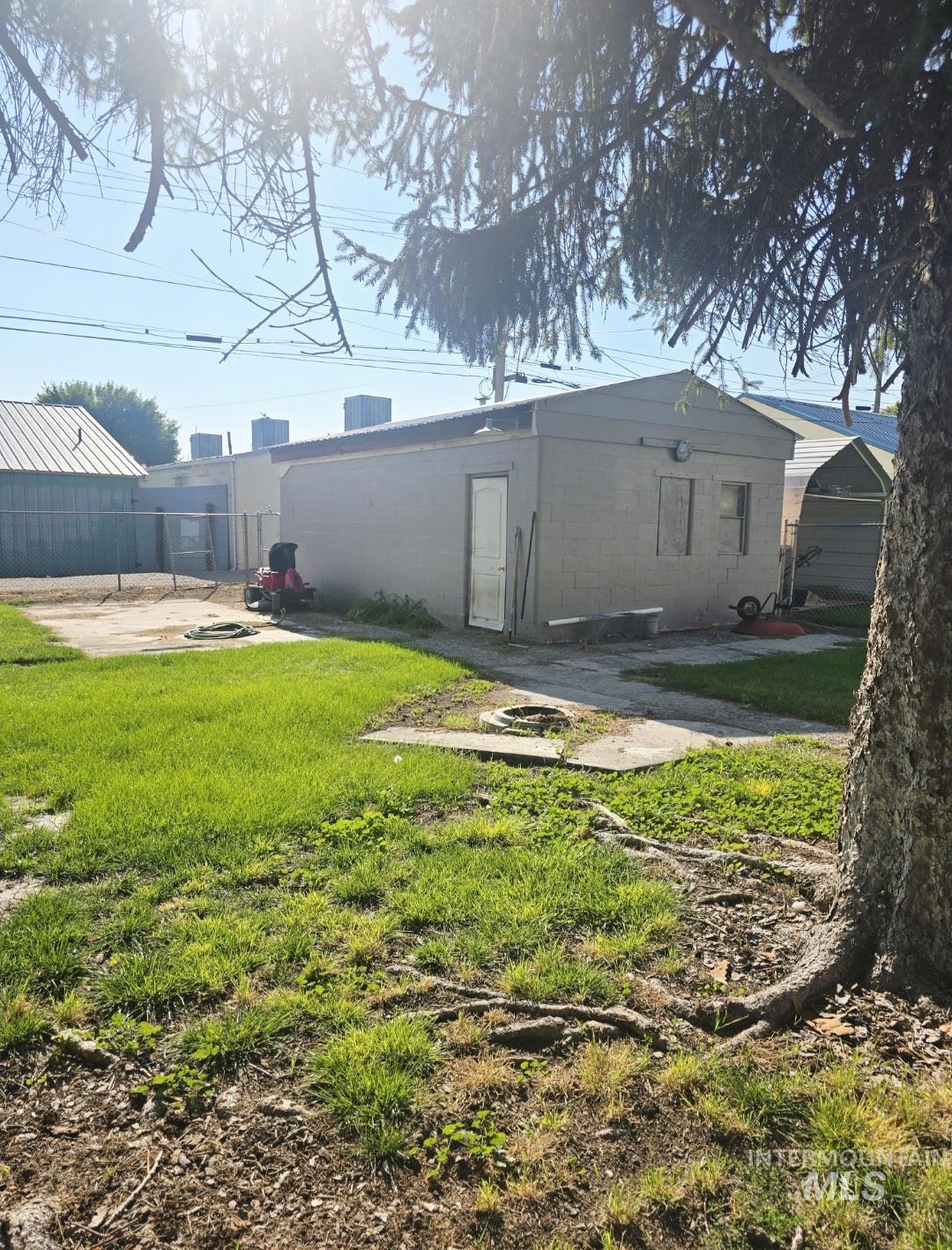 1051 Almo Property Photo 2