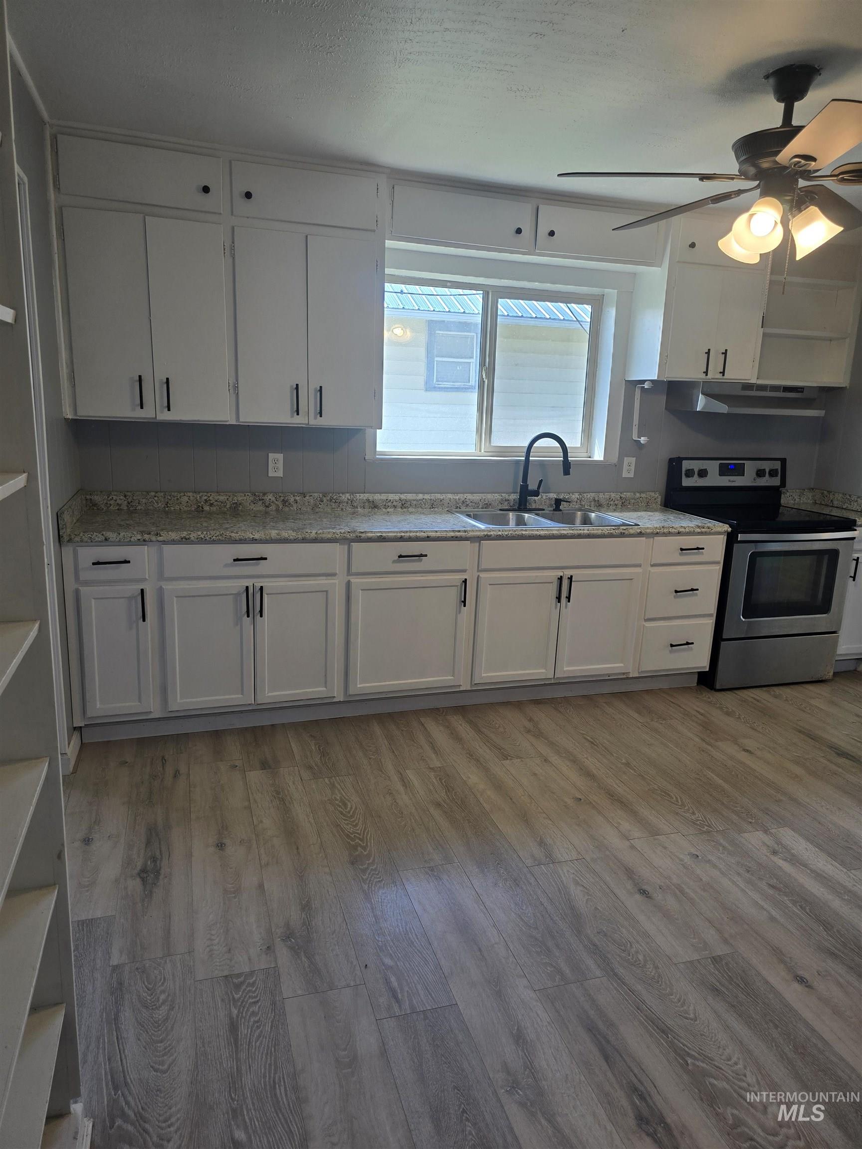 1051 Almo Property Photo 2