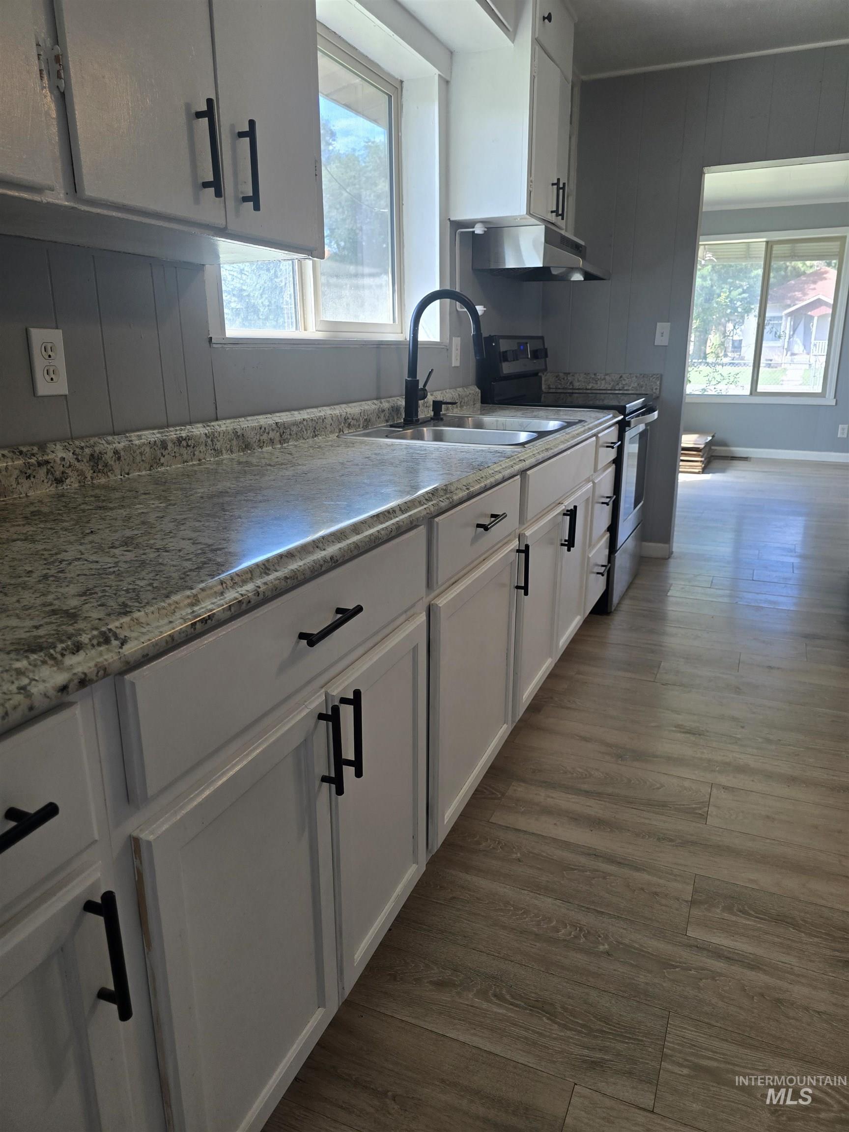 1051 Almo Property Photo 3
