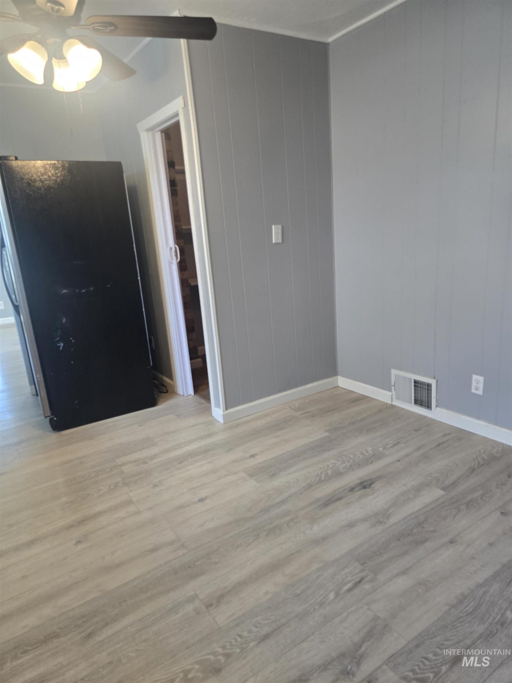 1051 Almo Property Photo 6