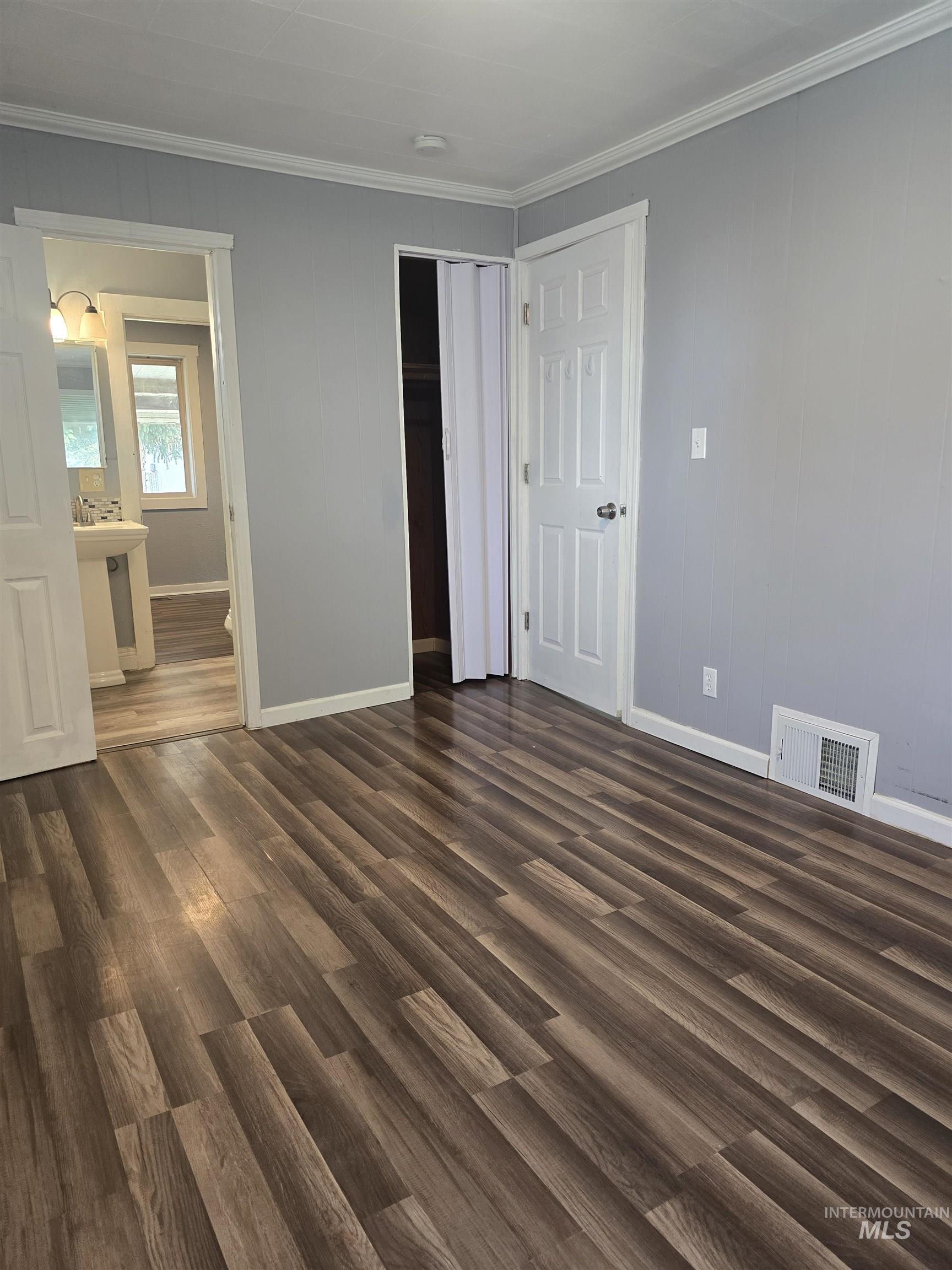 1051 Almo Property Photo 10