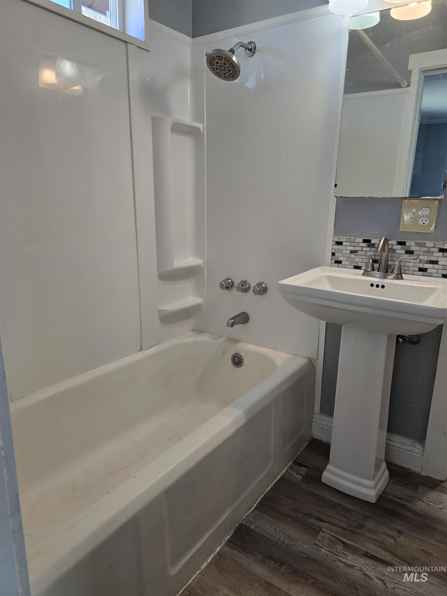 1051 Almo Property Photo 11