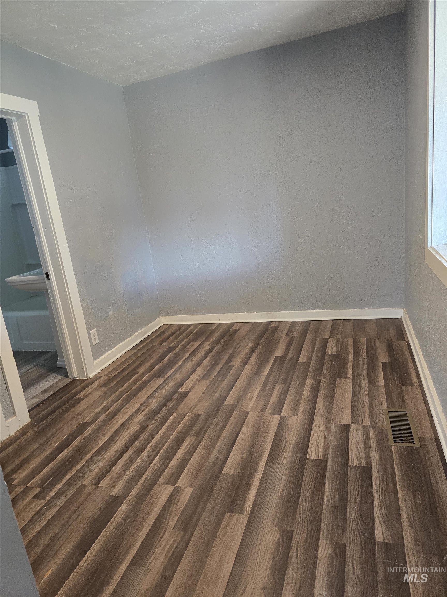 1051 Almo Property Photo 12