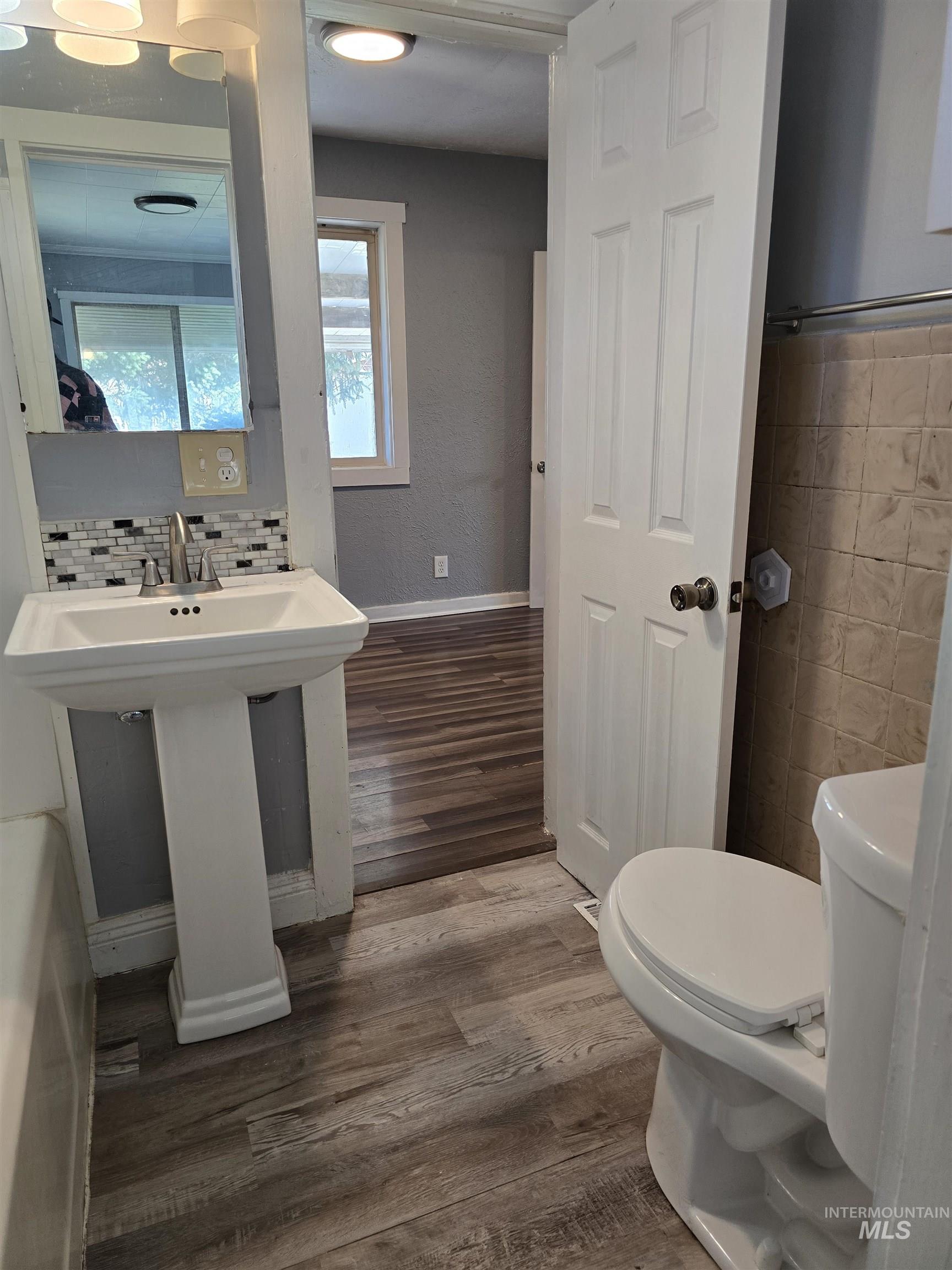 1051 Almo Property Photo 14