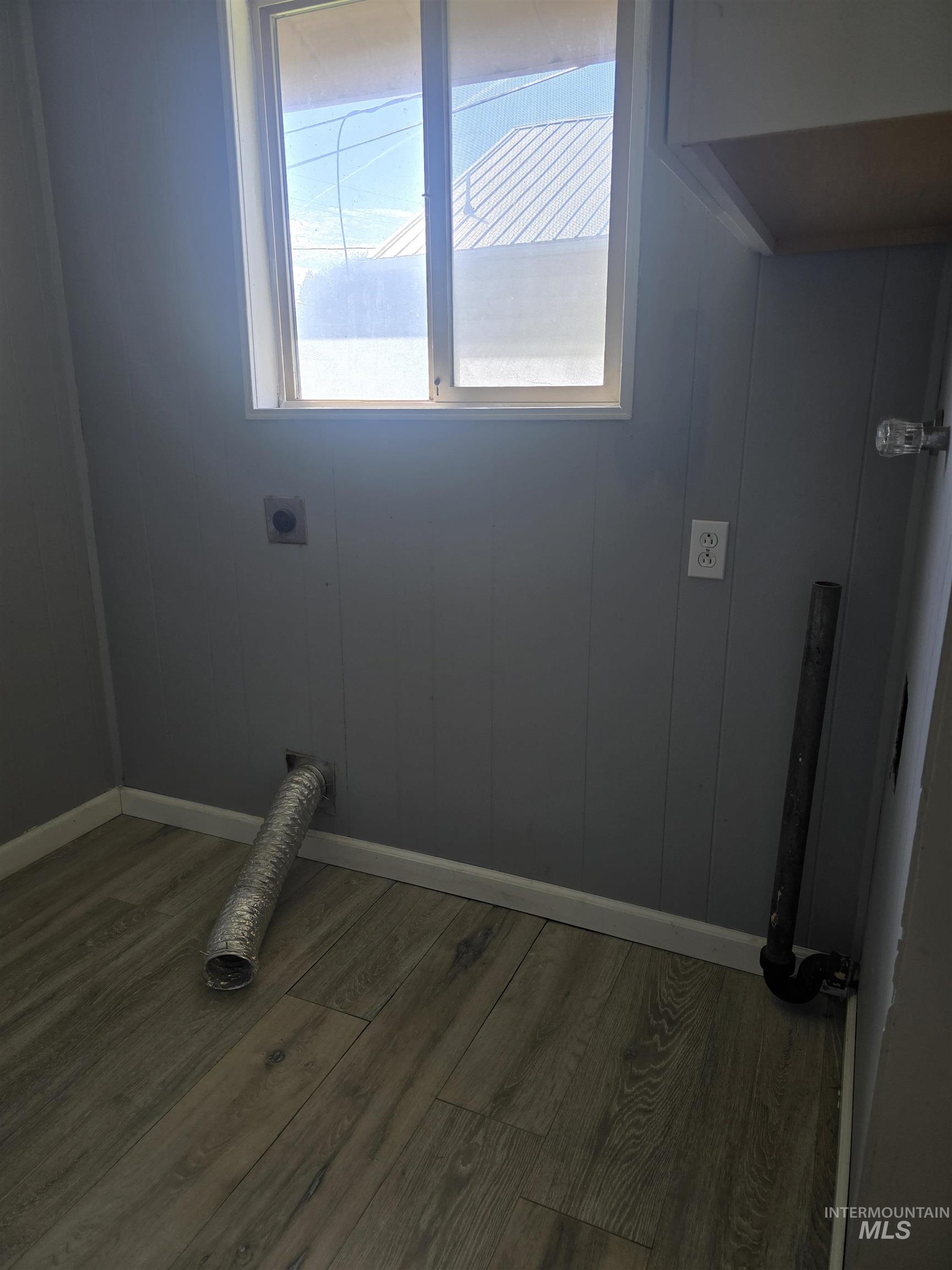 1051 Almo Property Photo 15