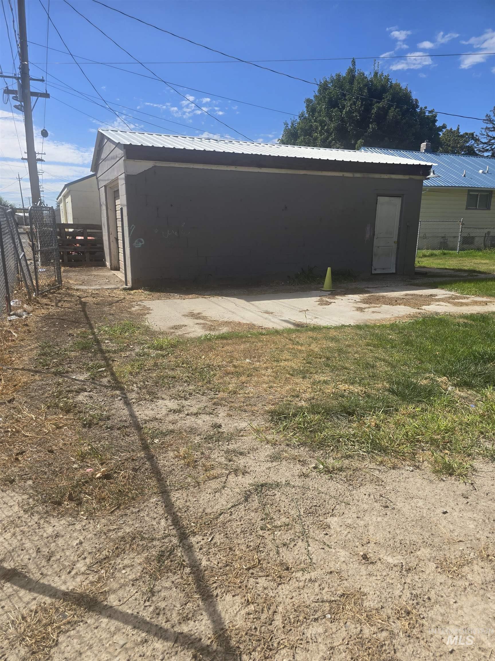 1051 Almo Property Photo 16