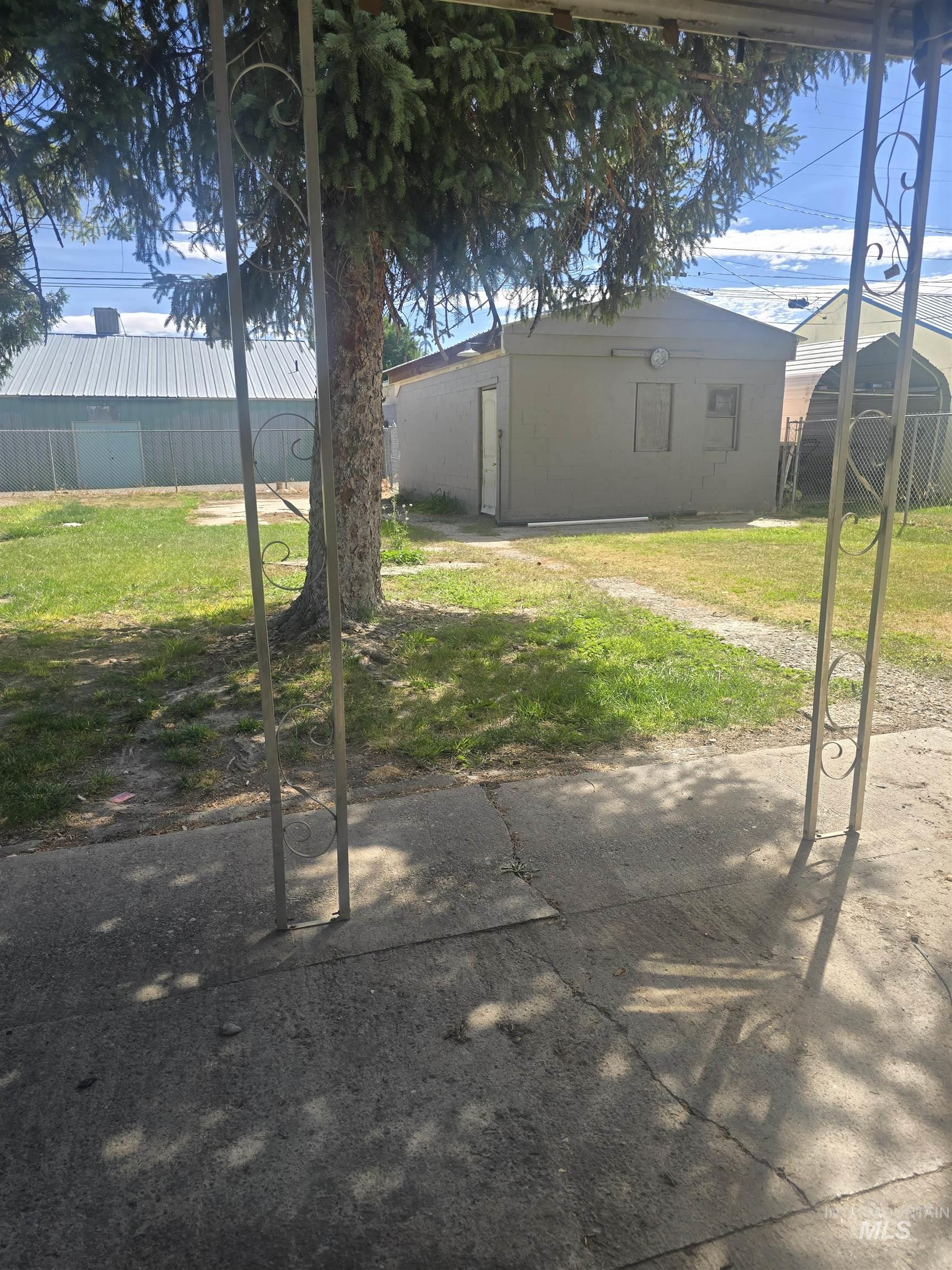 1051 Almo Property Photo 20