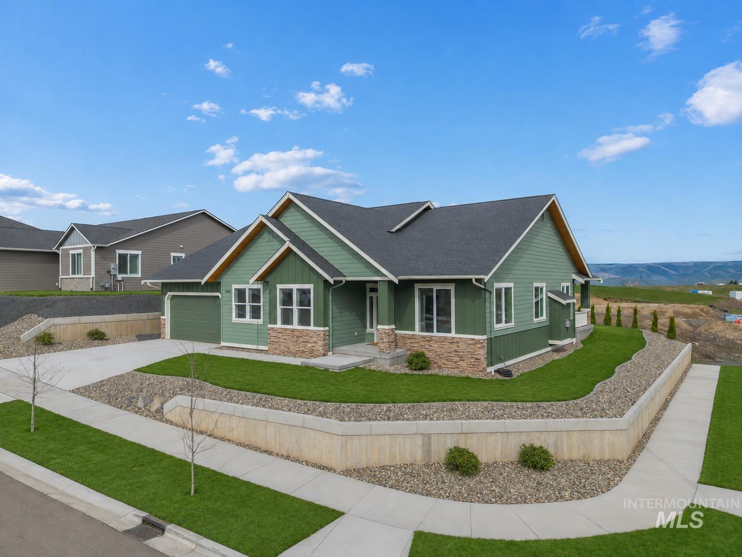 1743 Golden Hills Drive Property Photo 1