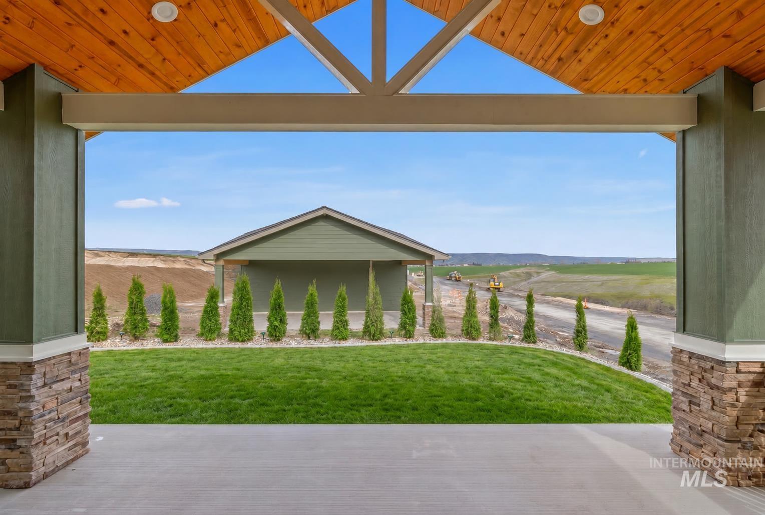 1743 Golden Hills Drive Property Photo 4
