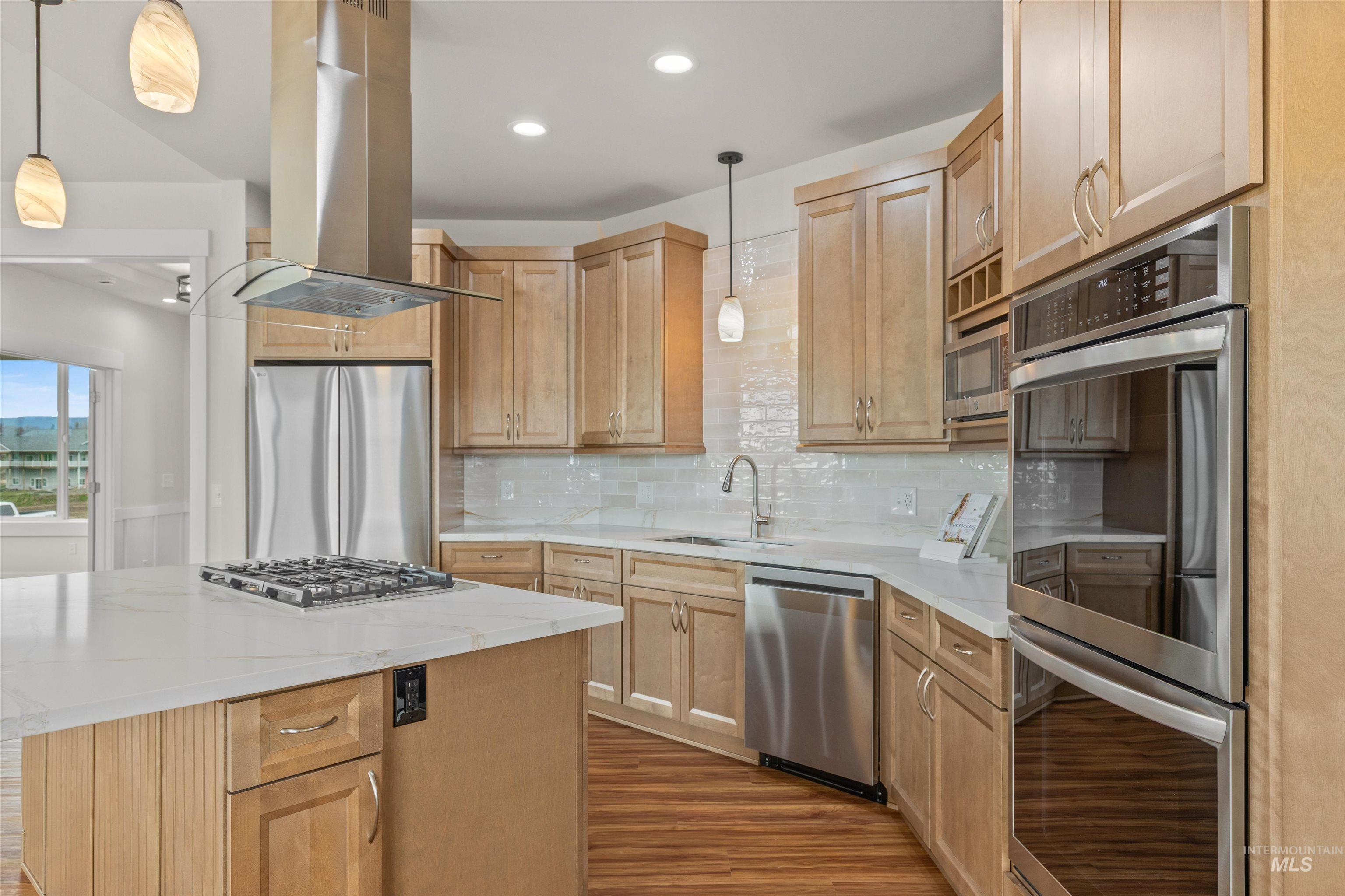 1743 Golden Hills Drive Property Photo 8