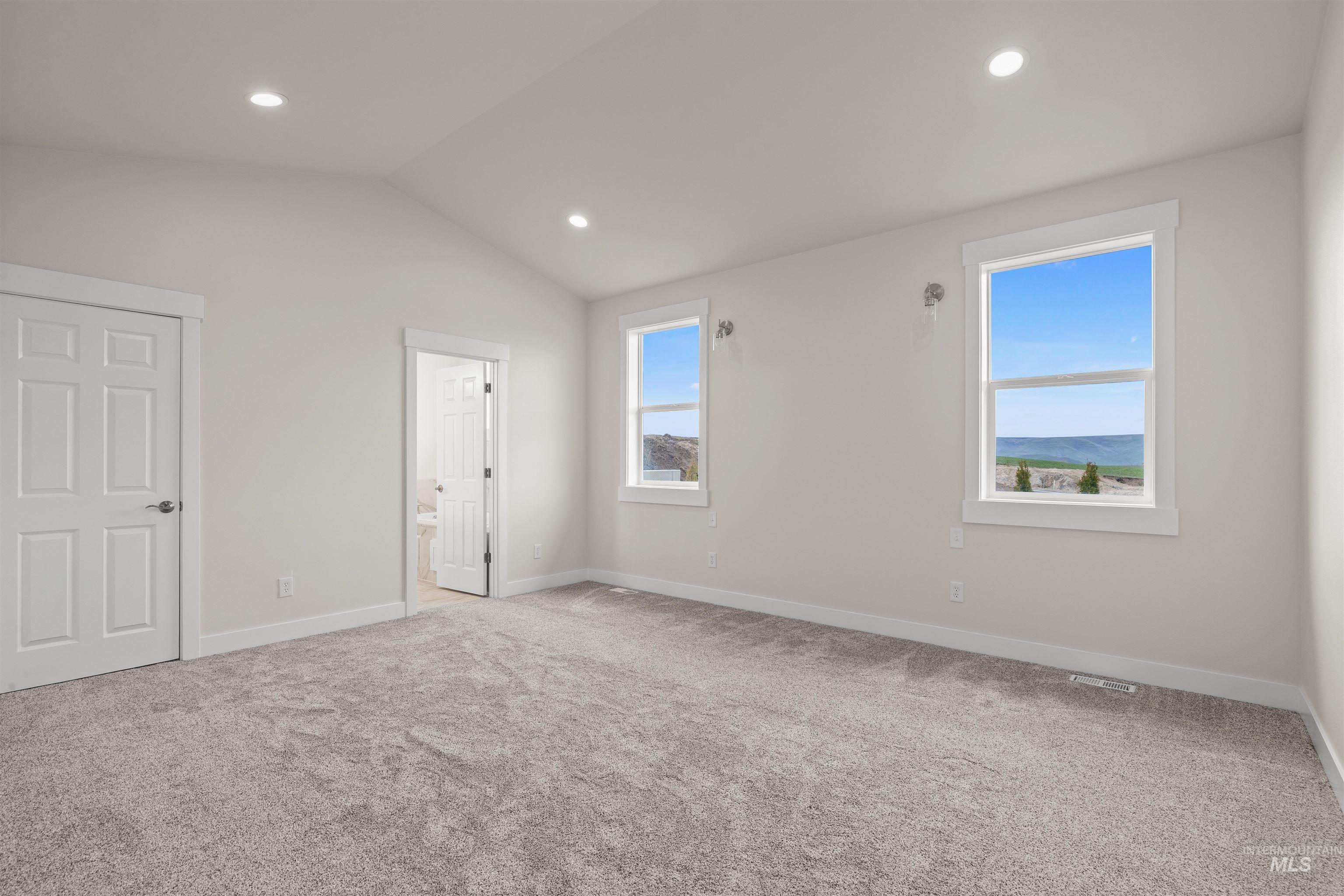 1743 Golden Hills Drive Property Photo 19