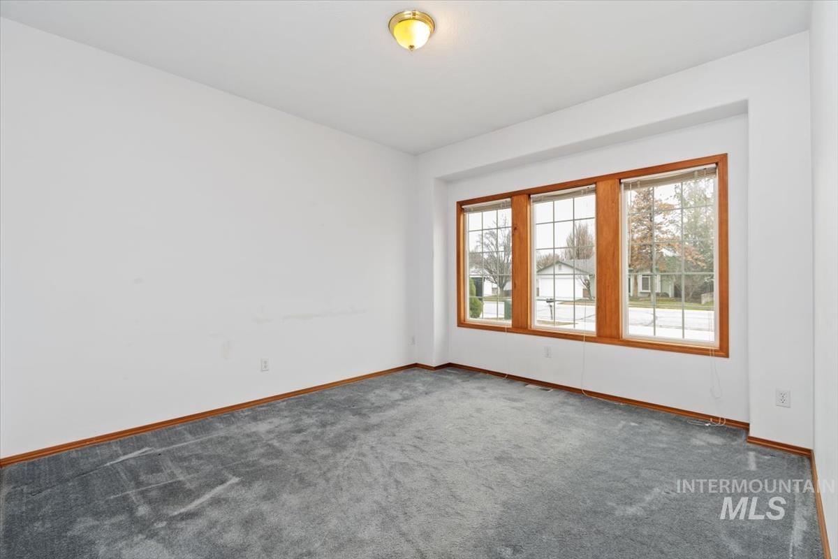 2305 E Oakridge St Property Photo 4