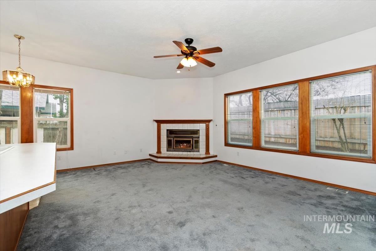 2305 E Oakridge St Property Photo 9
