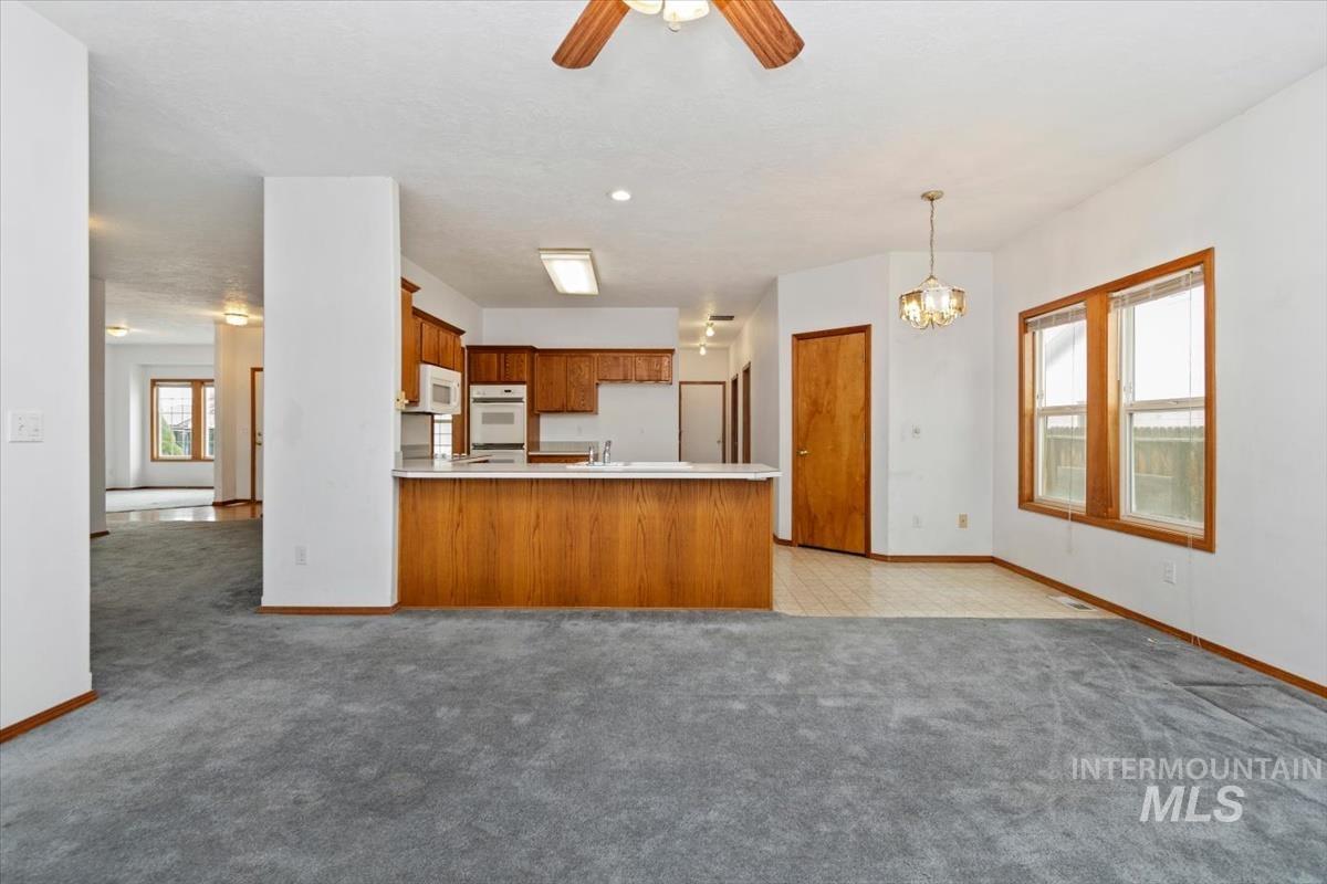 2305 E Oakridge St Property Photo 12