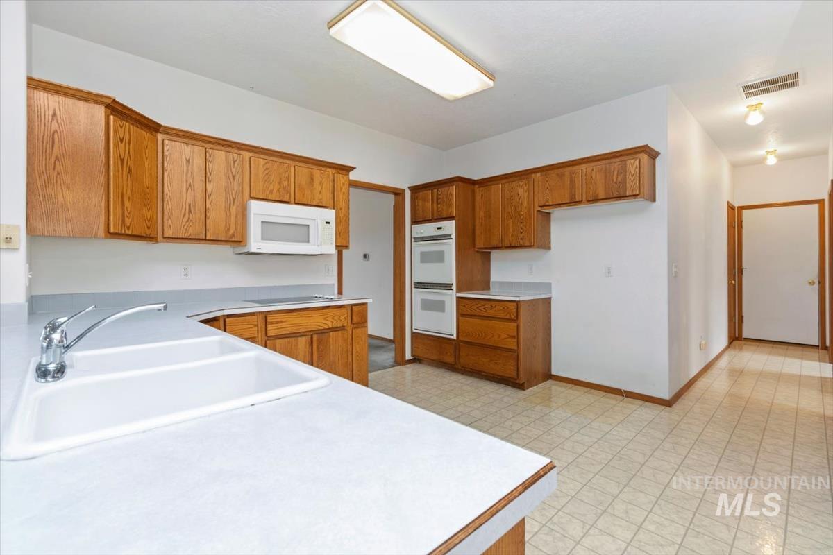 2305 E Oakridge St Property Photo 13
