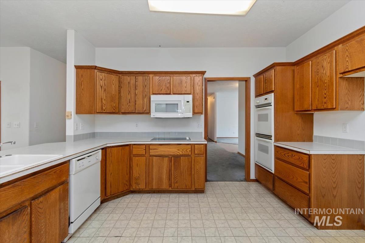 2305 E Oakridge St Property Photo 14