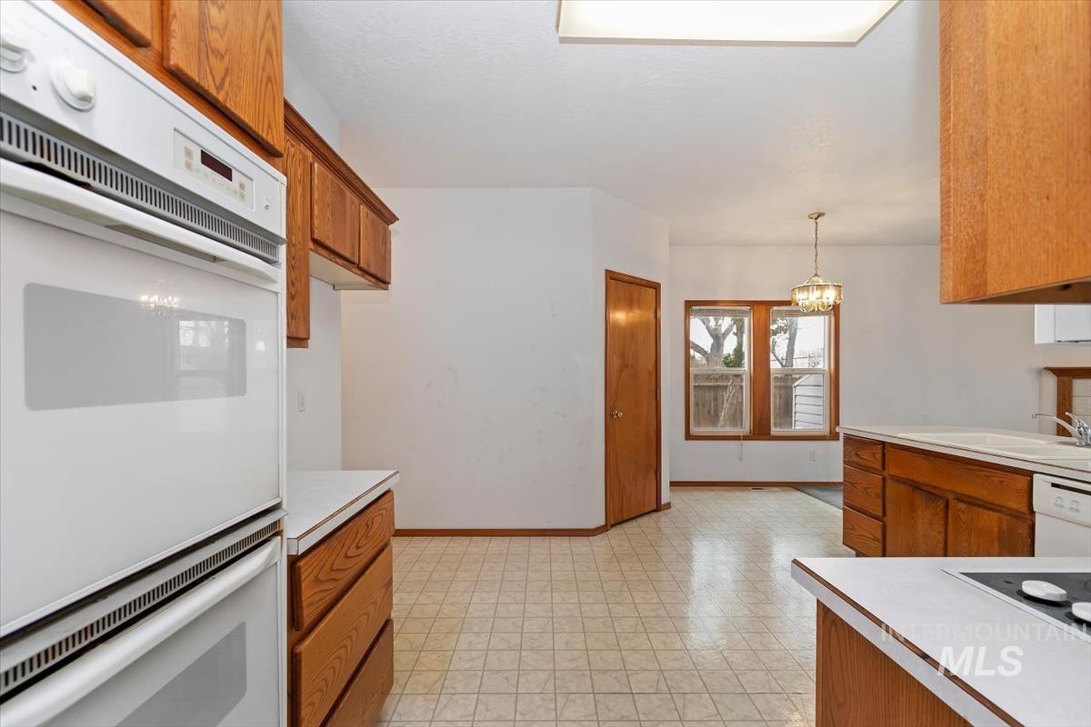 2305 E Oakridge St Property Photo 18