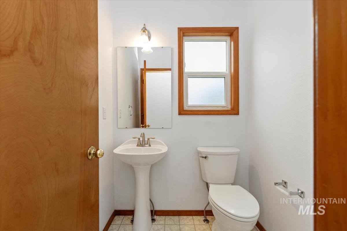 2305 E Oakridge St Property Photo 22