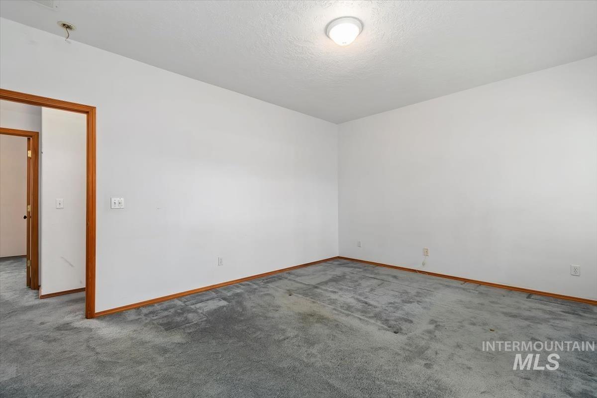 2305 E Oakridge St Property Photo 28