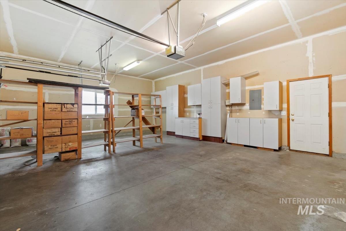 2305 E Oakridge St Property Photo 36