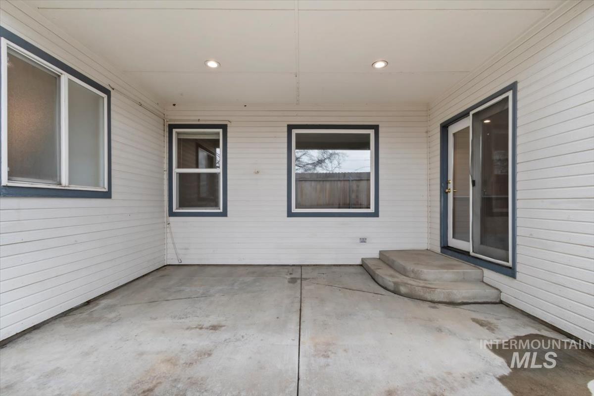 2305 E Oakridge St Property Photo 37